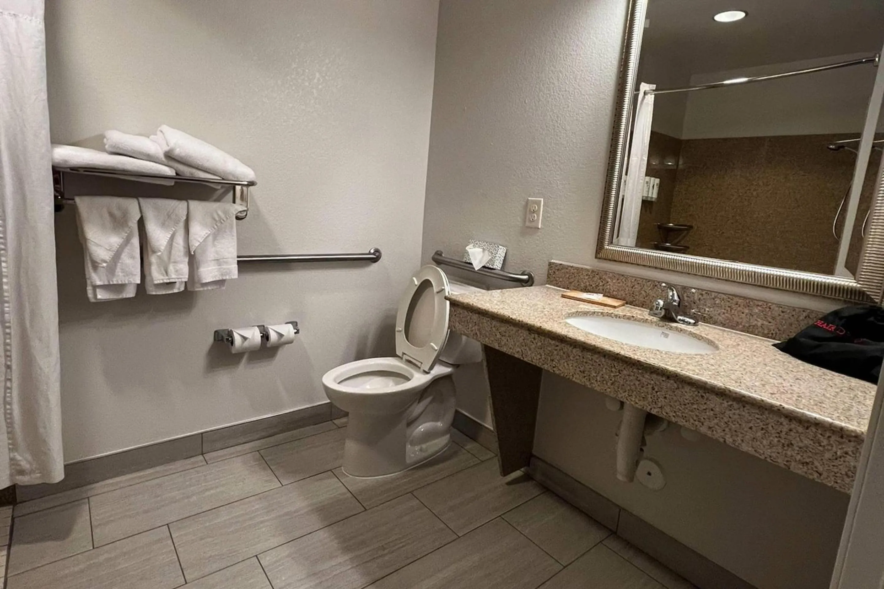 Bedroom in Country Inn & Suites by Radisson, Concord (Kannapolis), NC