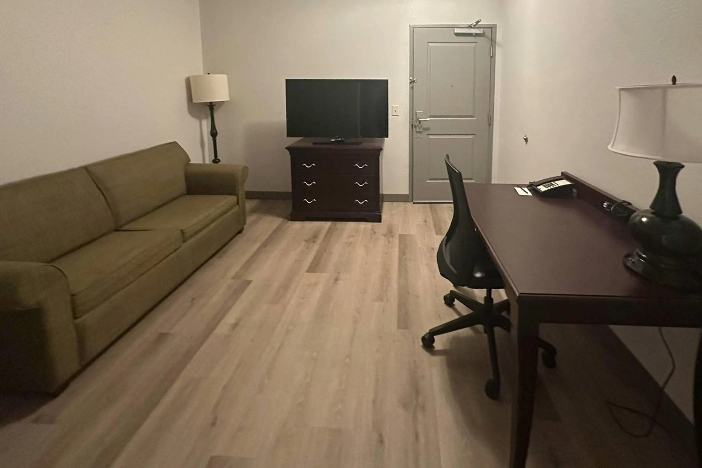 Bedroom in Country Inn & Suites by Radisson, Concord (Kannapolis), NC