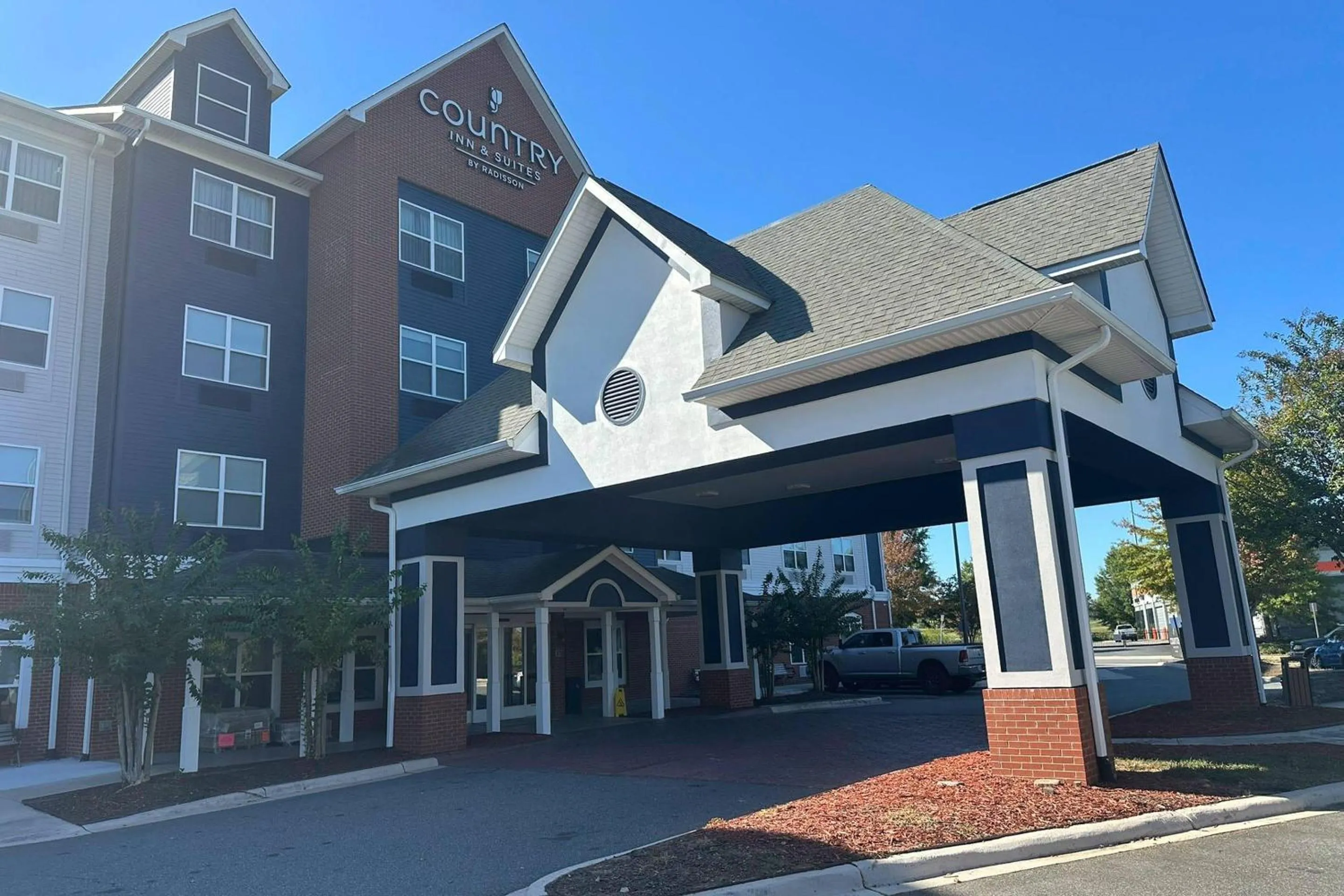 Property building in Country Inn & Suites by Radisson, Concord (Kannapolis), NC