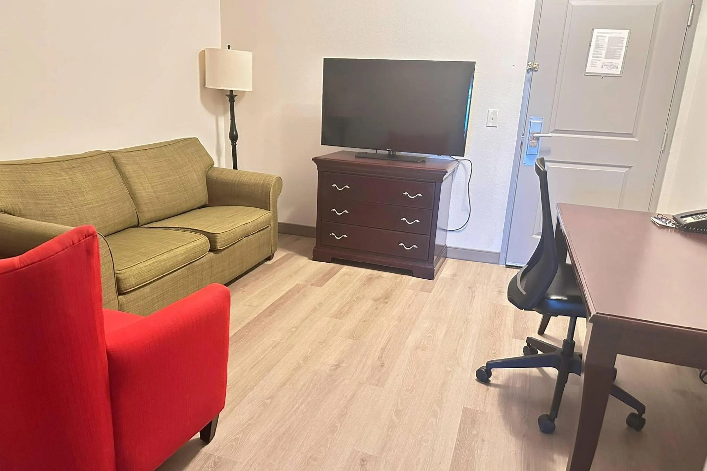 Bedroom in Country Inn & Suites by Radisson, Concord (Kannapolis), NC