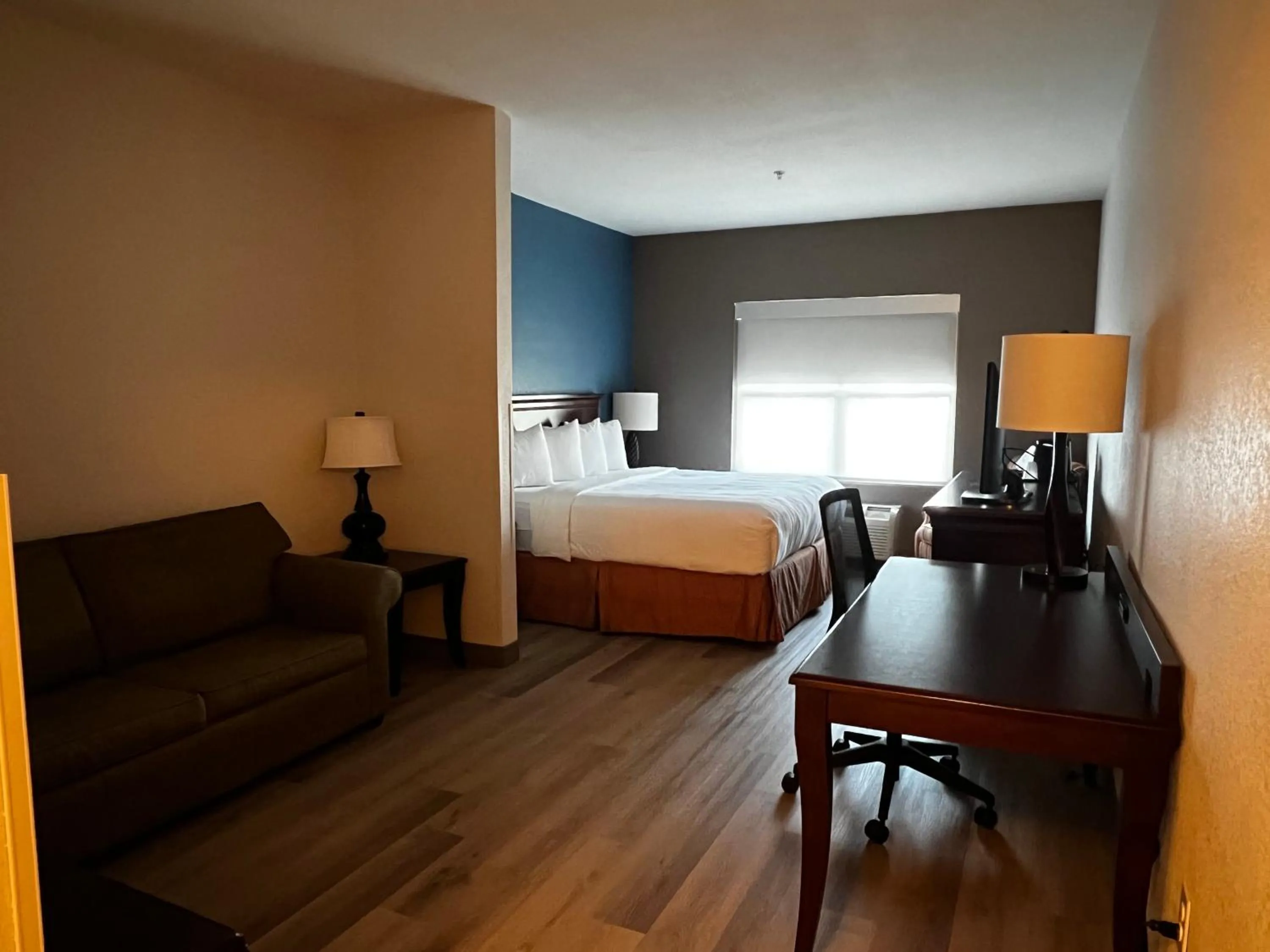 Bed in Country Inn & Suites by Radisson, Concord (Kannapolis), NC