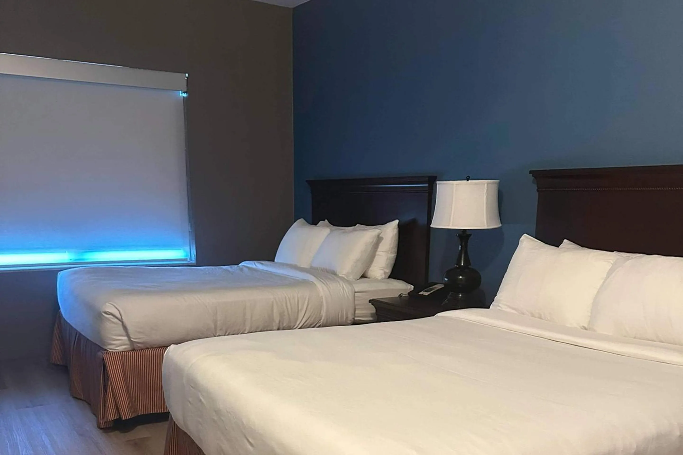 Bedroom, Bed in Country Inn & Suites by Radisson, Concord (Kannapolis), NC