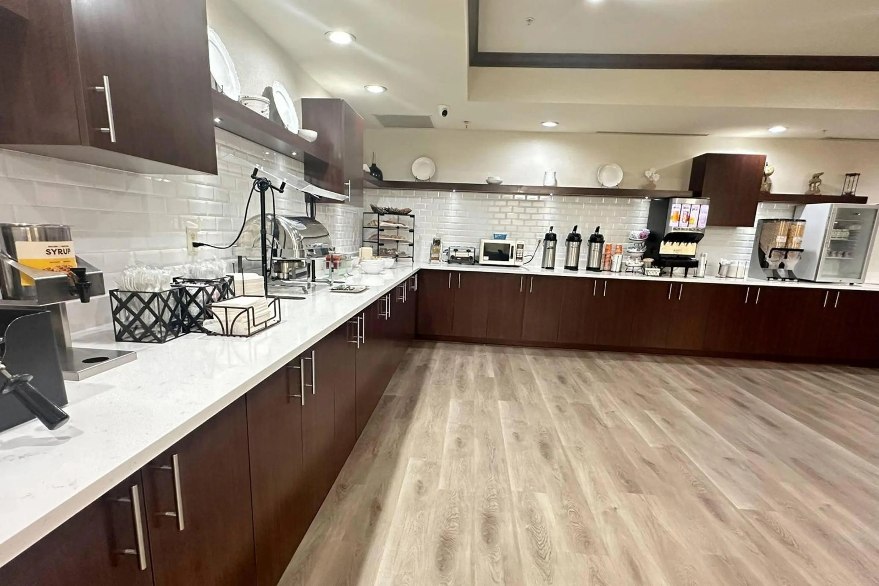 Breakfast in Country Inn & Suites by Radisson, Concord (Kannapolis), NC