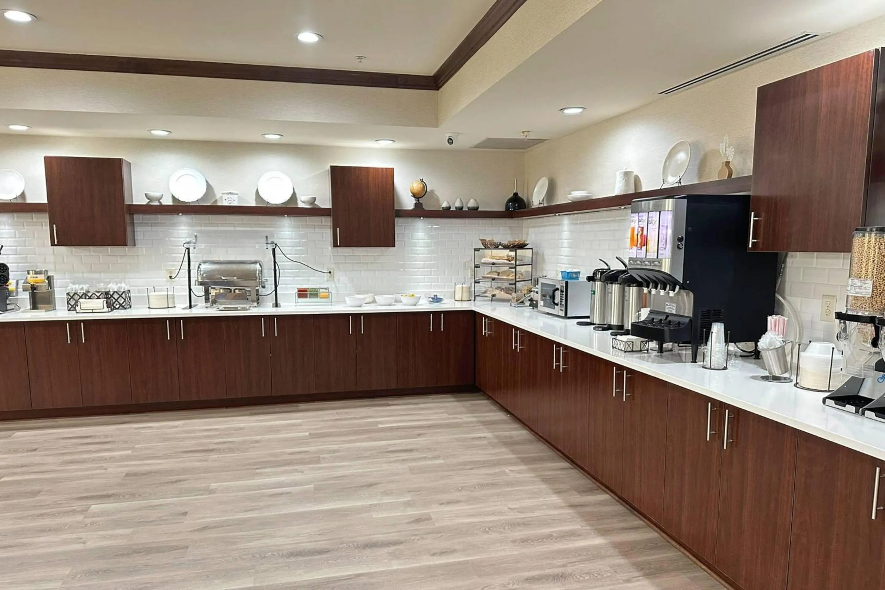 Breakfast in Country Inn & Suites by Radisson, Concord (Kannapolis), NC