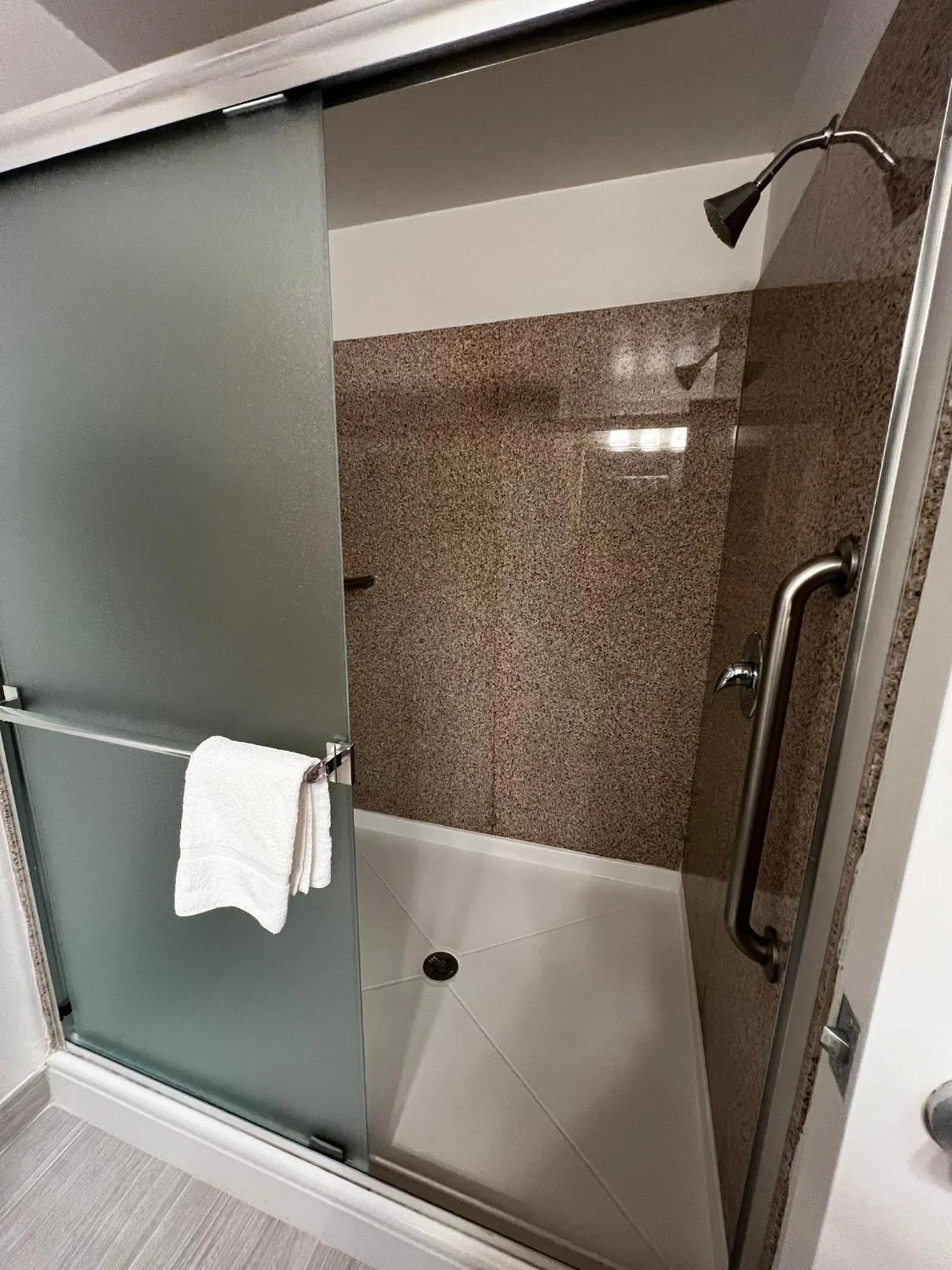 Bathroom in Country Inn & Suites by Radisson, Concord (Kannapolis), NC