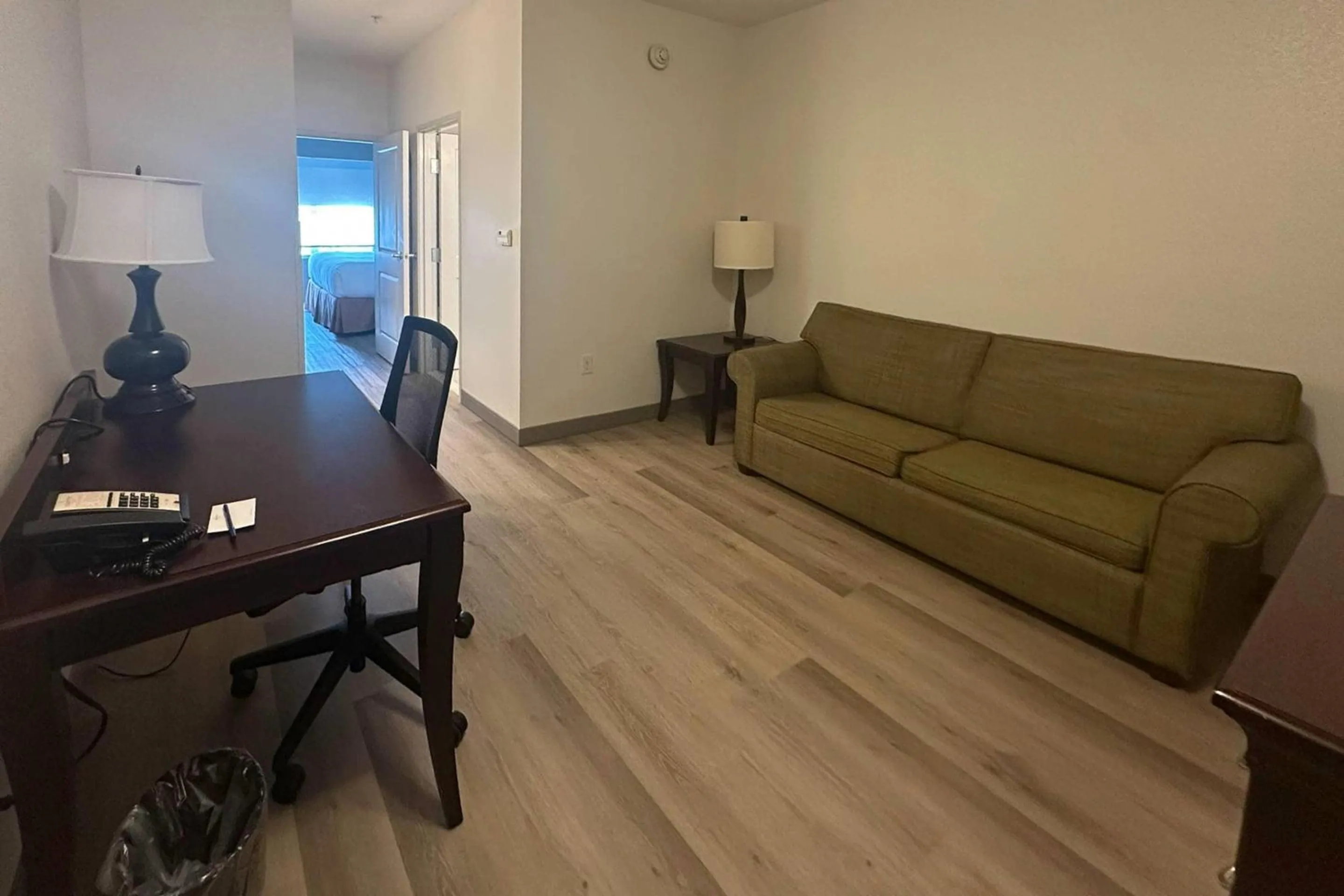 Bedroom in Country Inn & Suites by Radisson, Concord (Kannapolis), NC