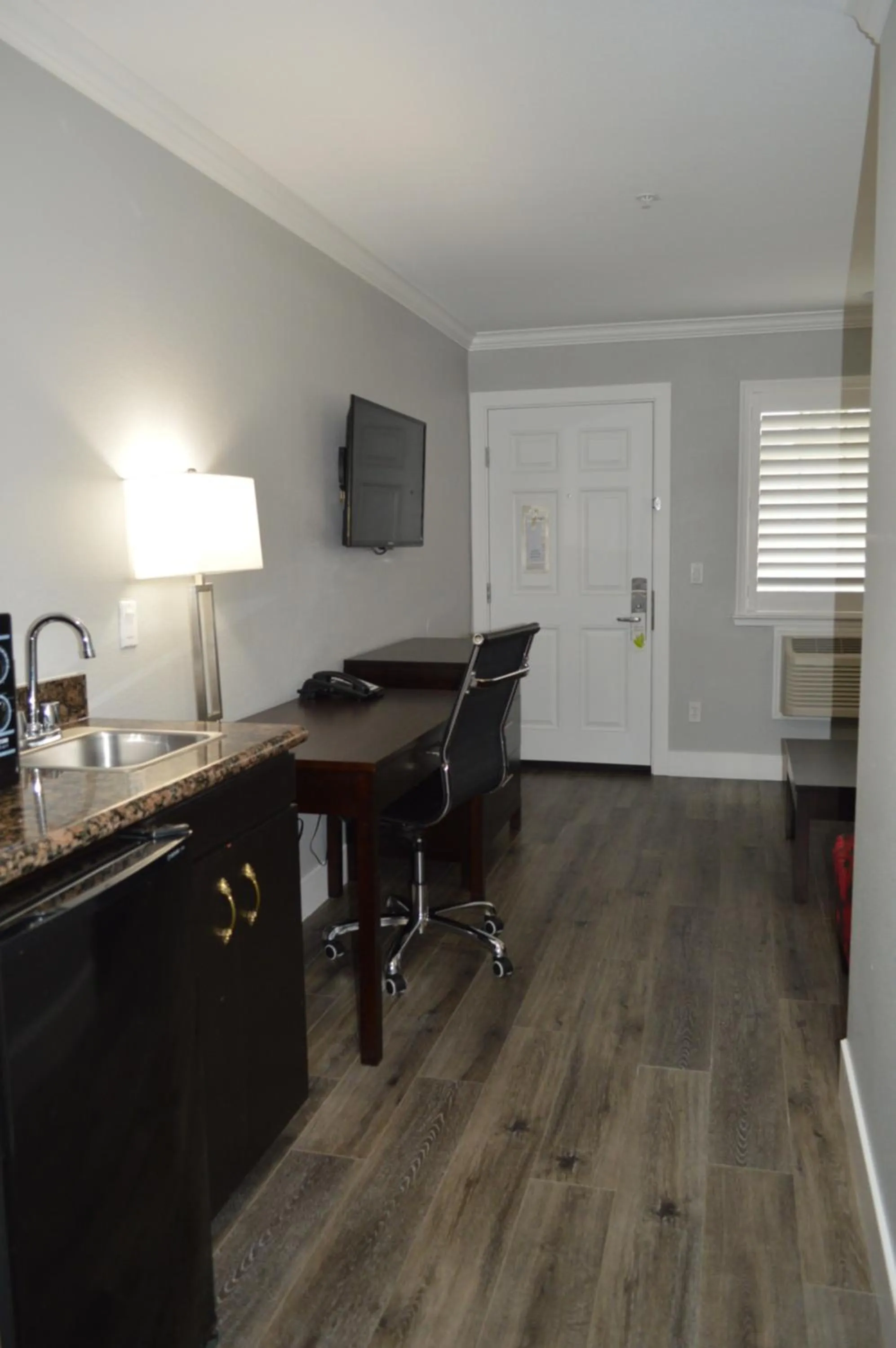 Kitchen or kitchenette in Fairview Inn & Suites