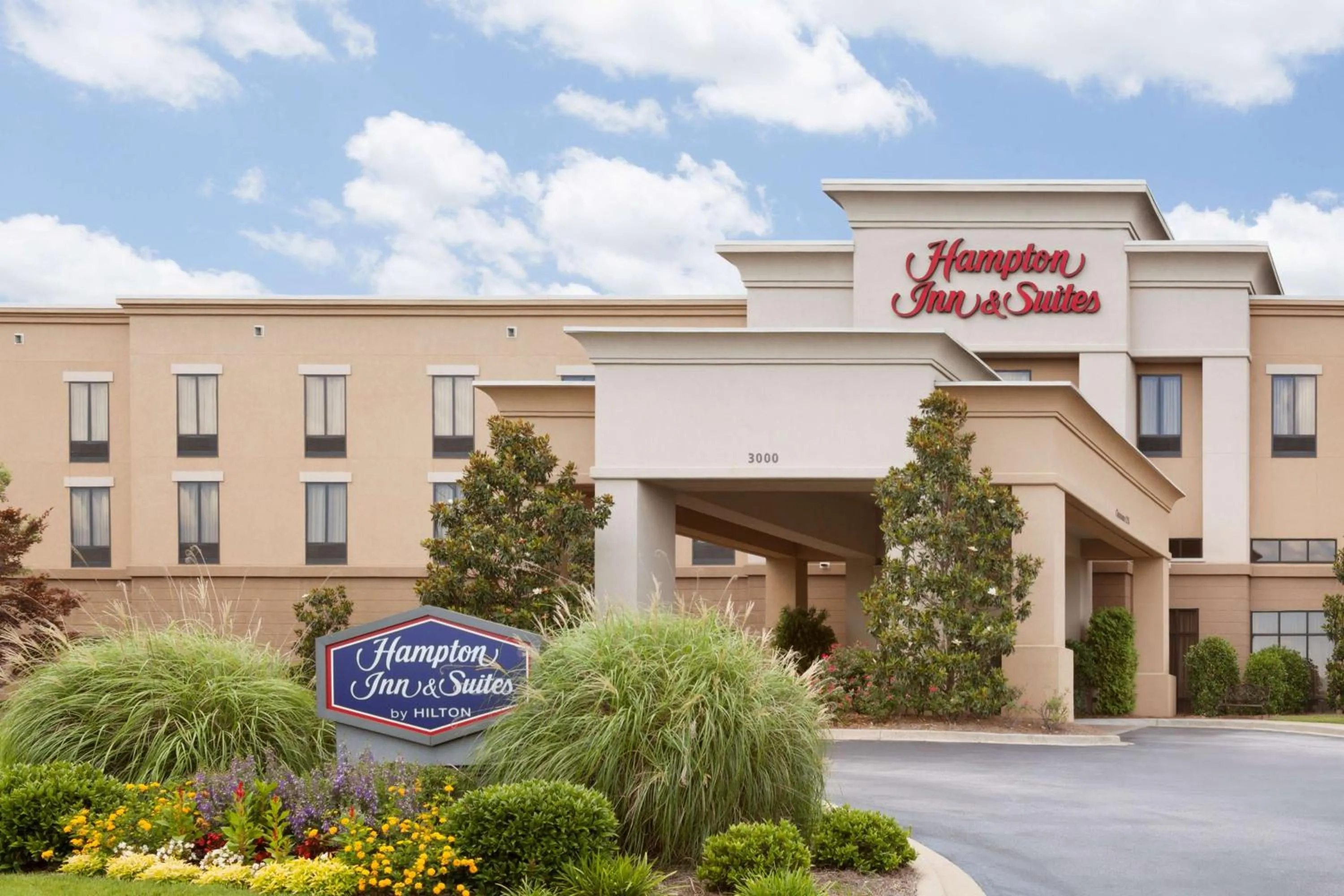 Property building in Hampton Inn & Suites Opelika-I-85 Auburn Area