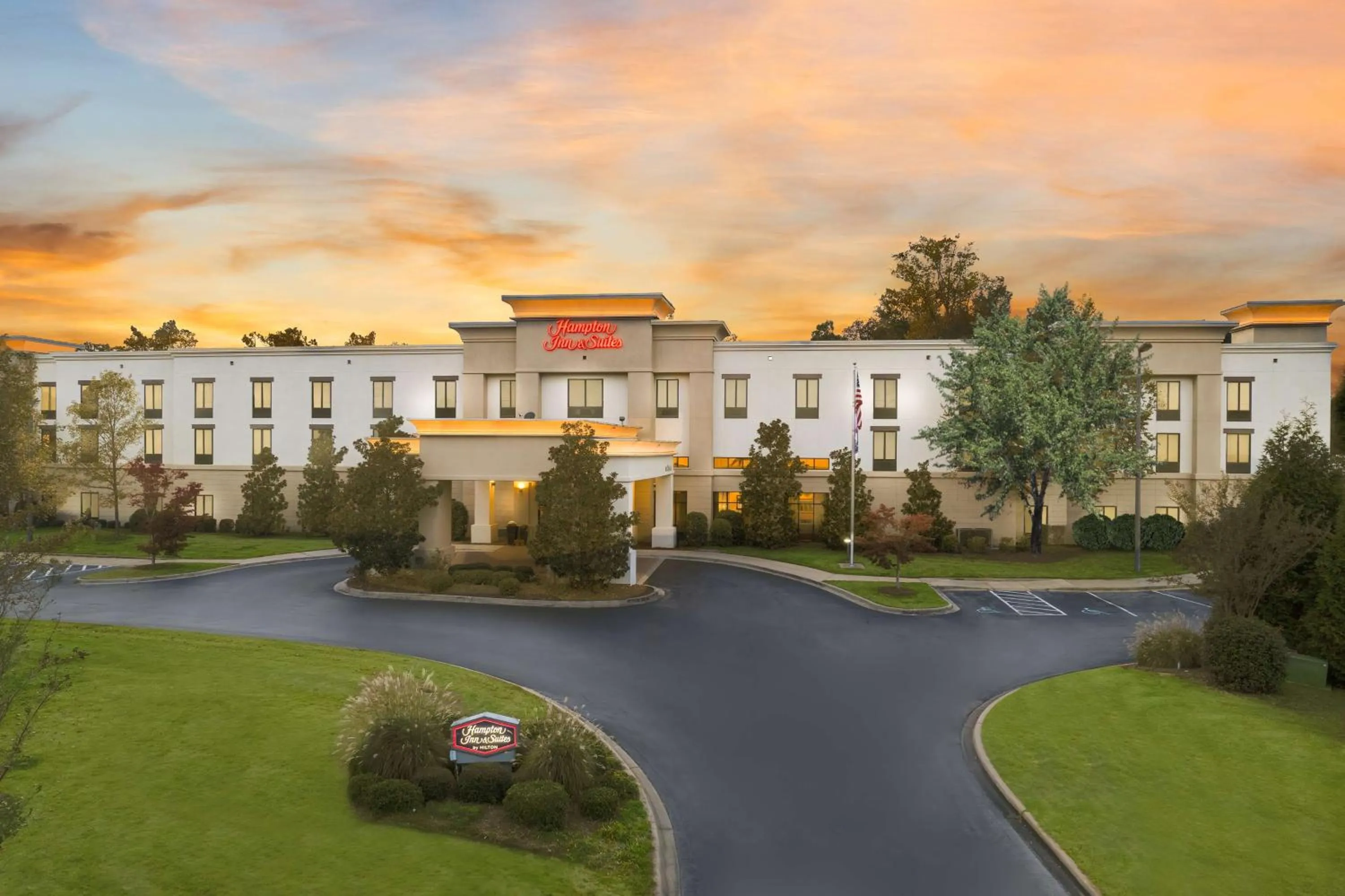 Property building in Hampton Inn & Suites Opelika-I-85 Auburn Area