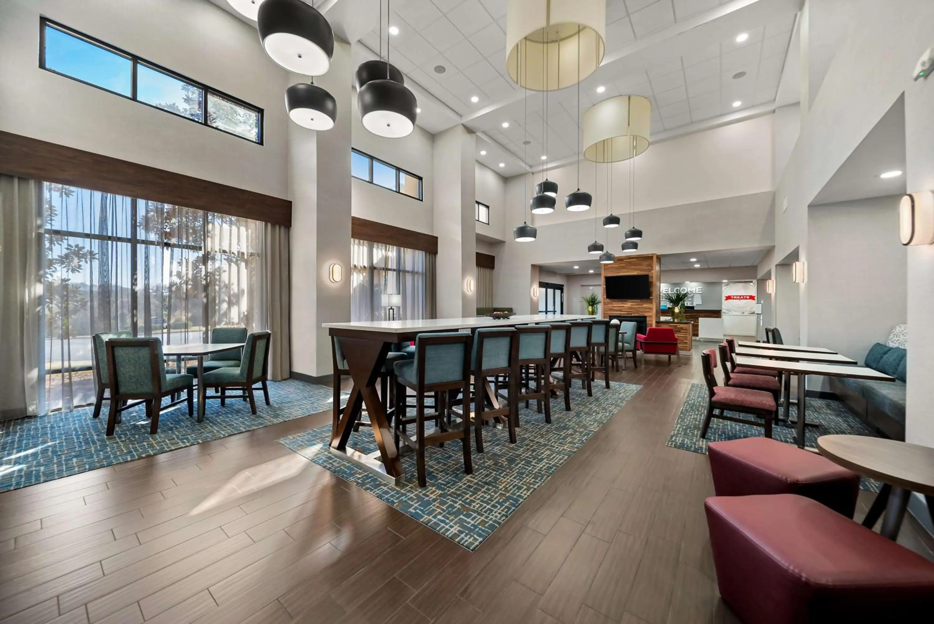 Breakfast in Hampton Inn & Suites Opelika-I-85 Auburn Area