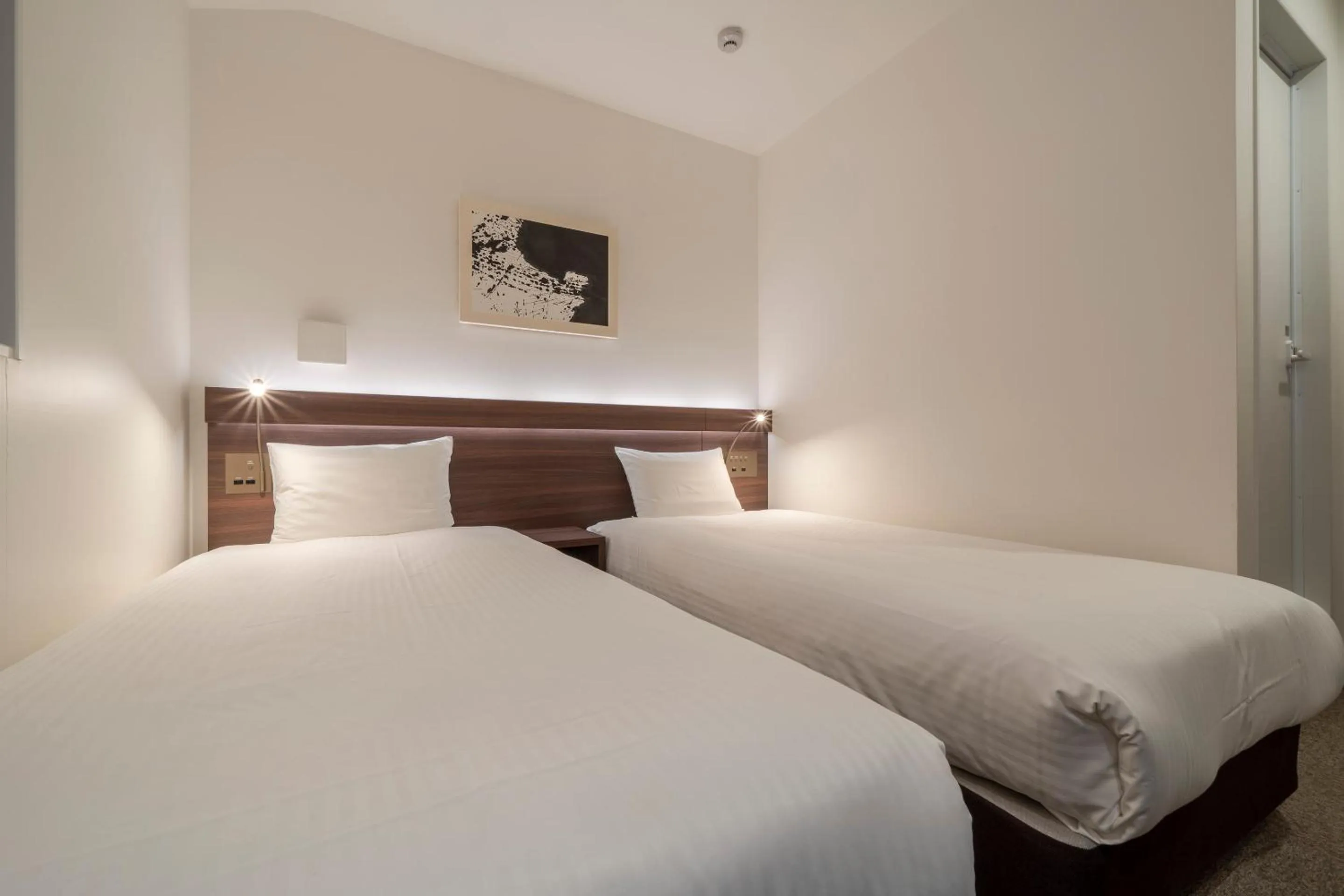 Bed in RESI STAY Jisco Hotel Kyoto Goshonishi