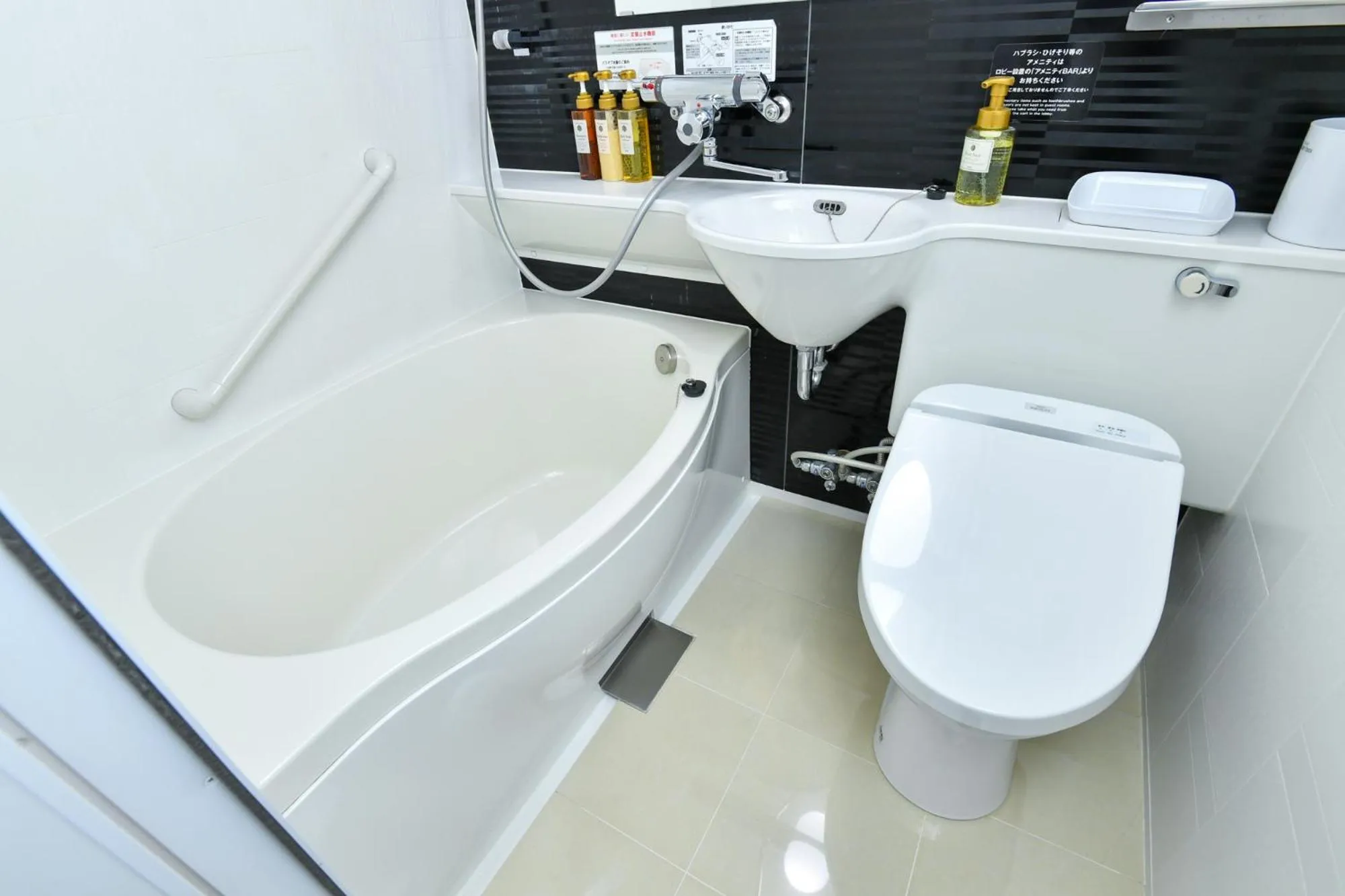 Photo of the whole room in Sanco Inn Nagoya Shinkansen-guchi Annex