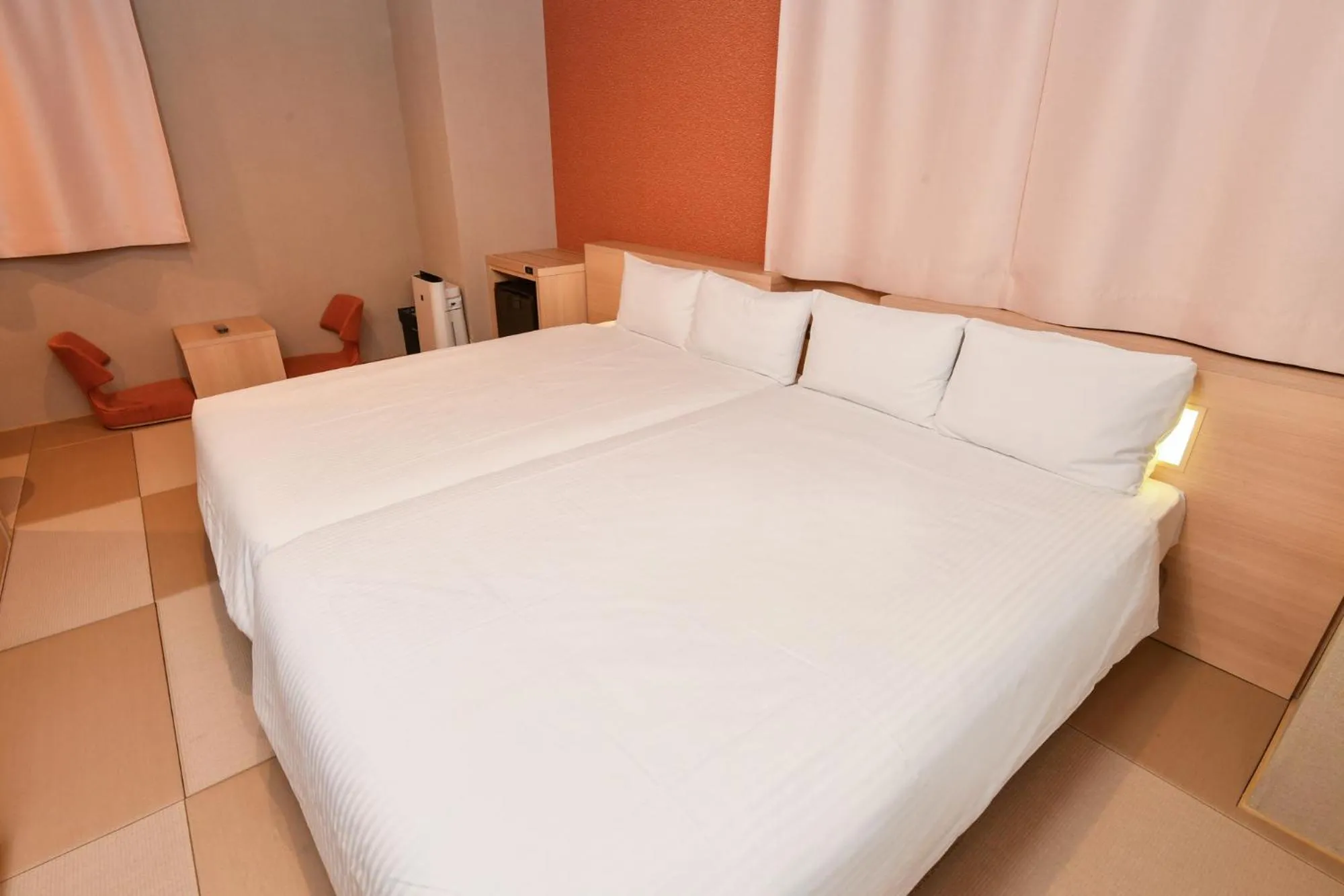 Photo of the whole room, Bed in Sanco Inn Nagoya Shinkansen-guchi Annex