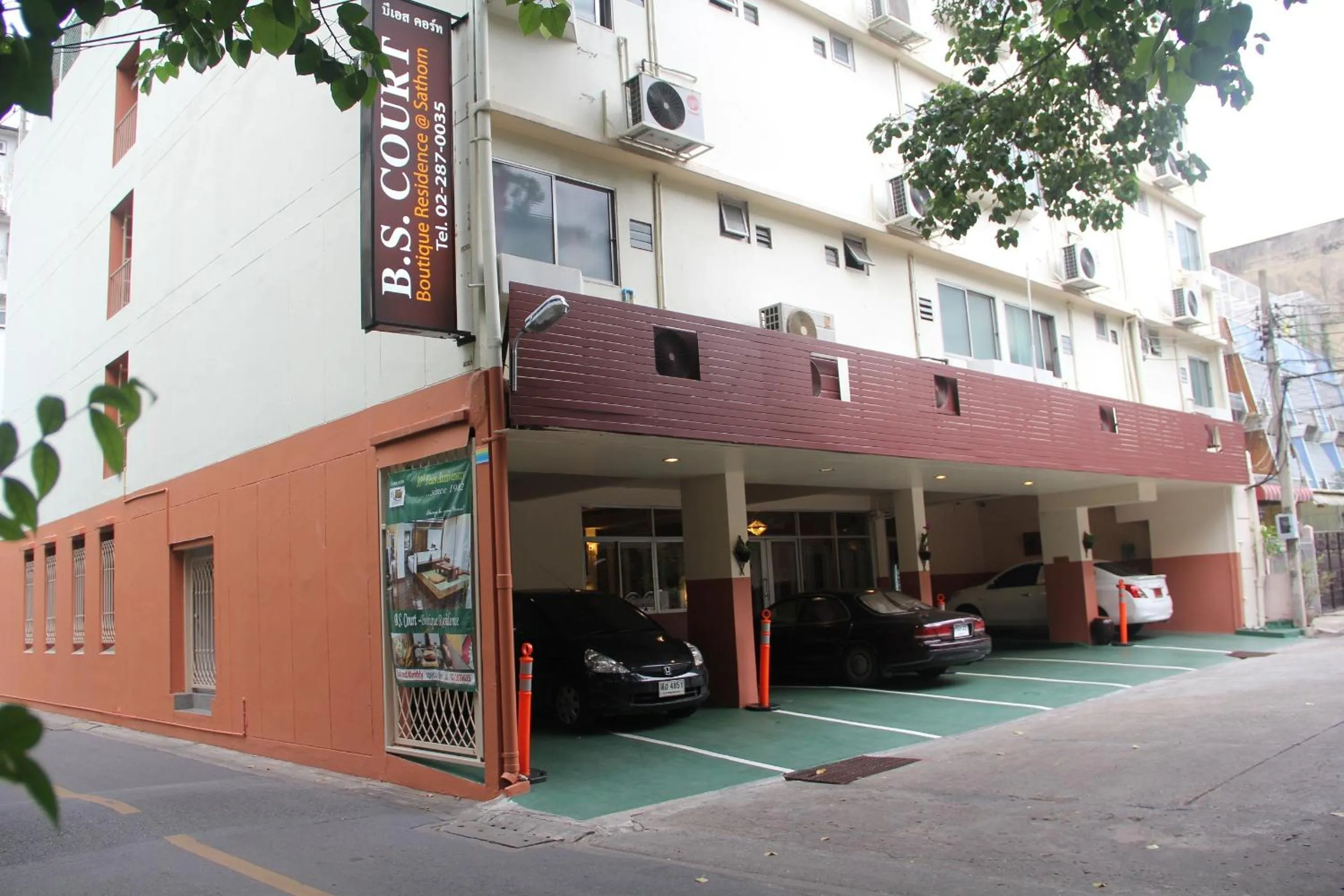 Facade/entrance in B.S. Court Hotel Sathorn