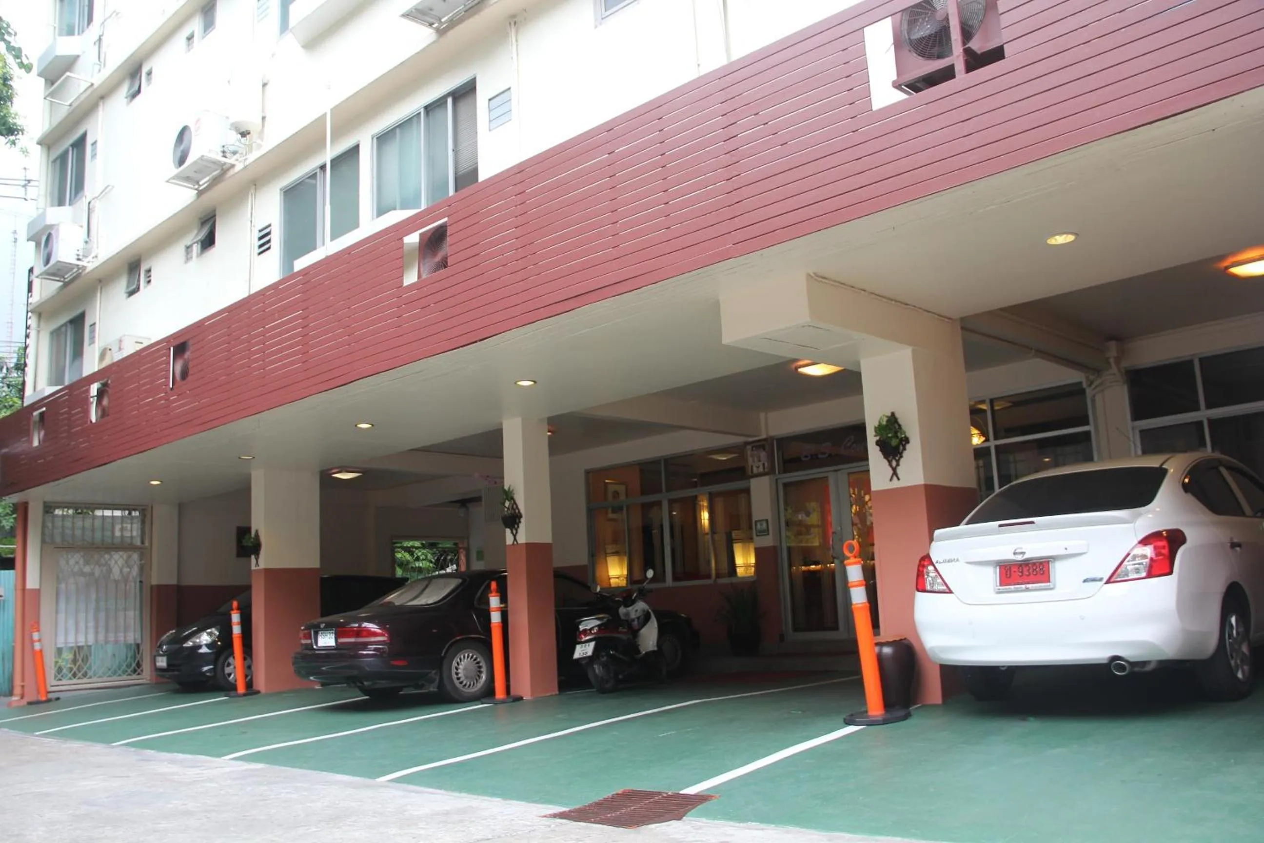 Facade/entrance in B.S. Court Hotel Sathorn