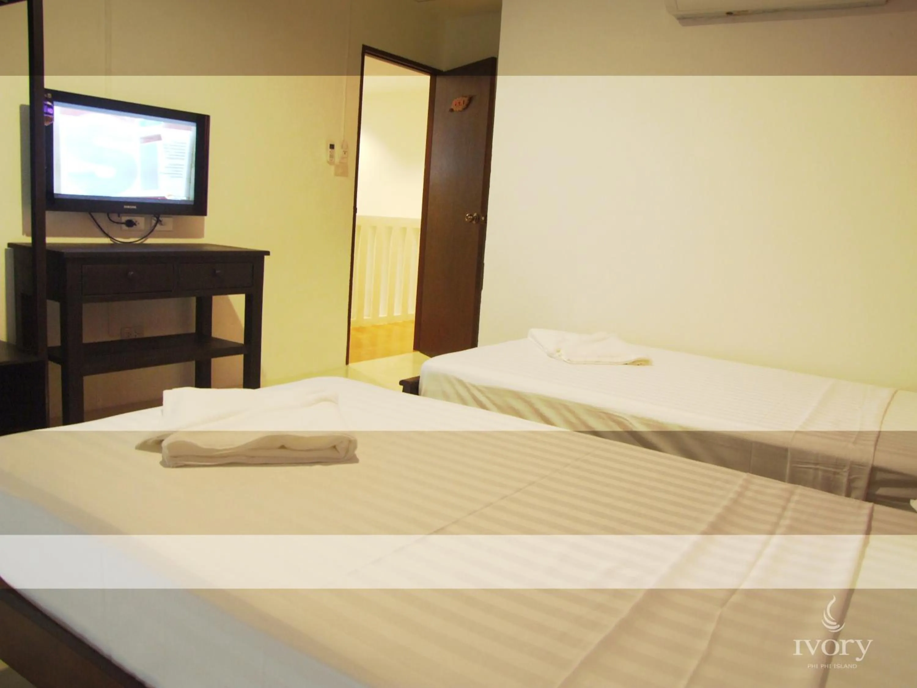 Bed in Ivory Phi Phi Island