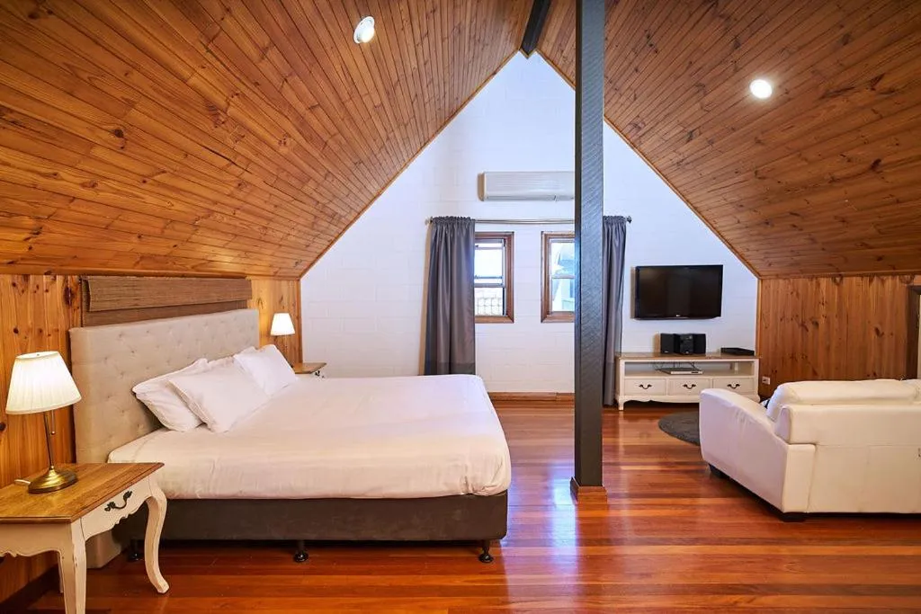 Bedroom, Bed in Wandin Valley Estate