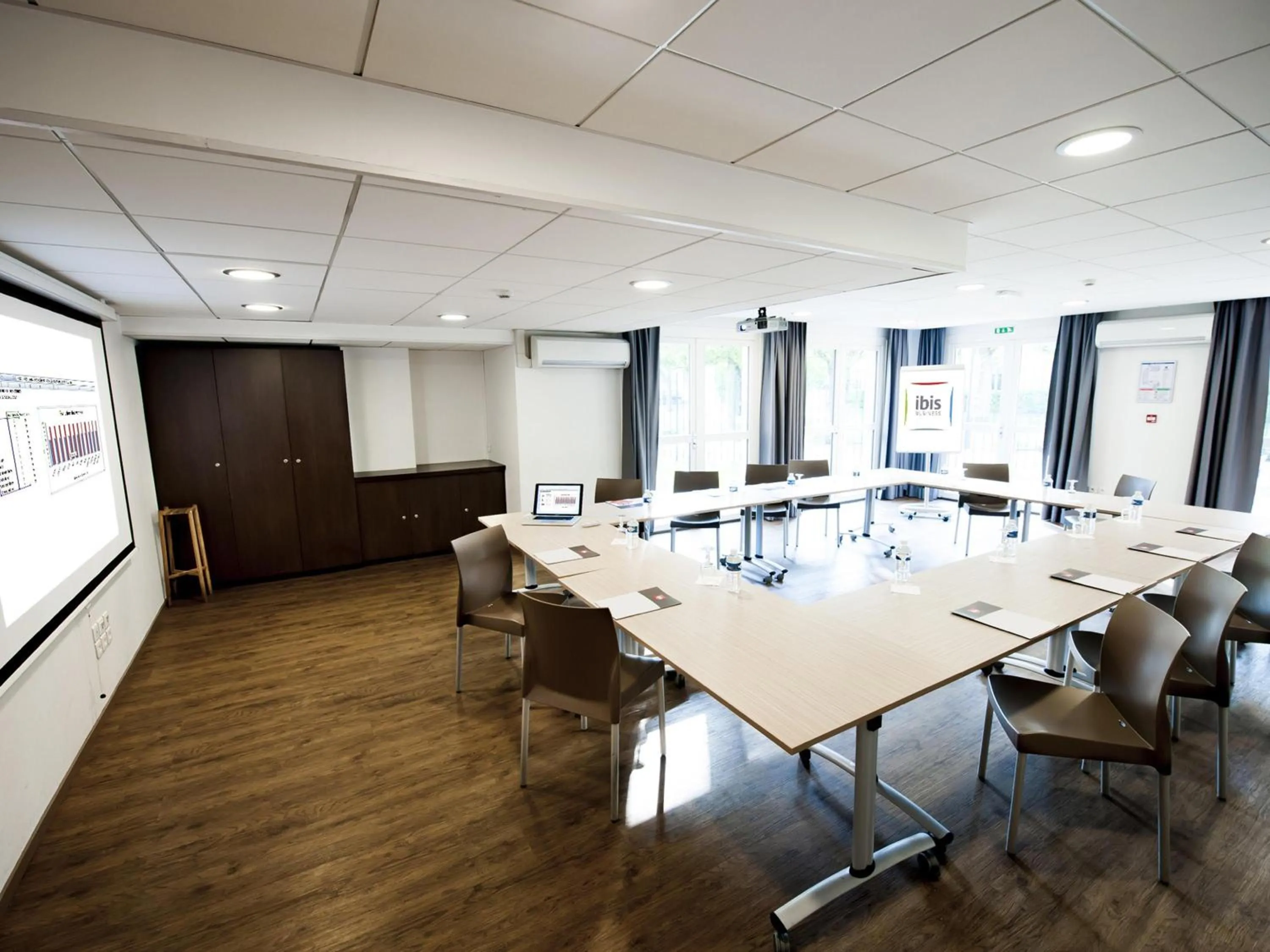 Meeting/conference room in ibis Maisons Laffitte