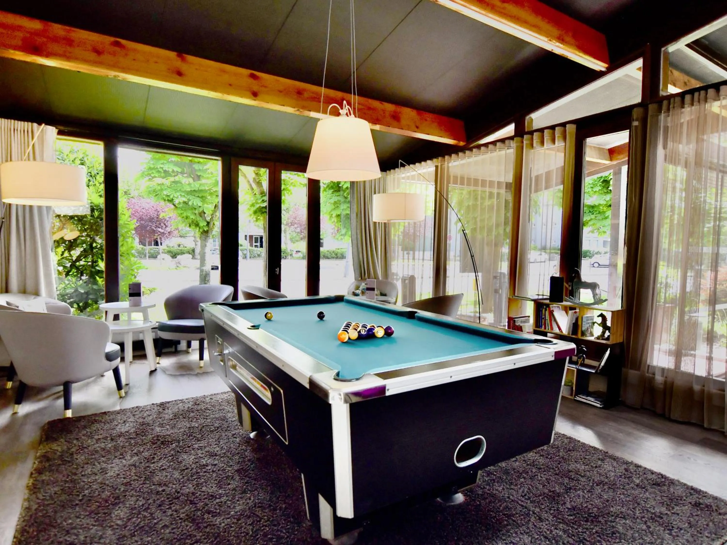 Billiard in ibis Maisons Laffitte