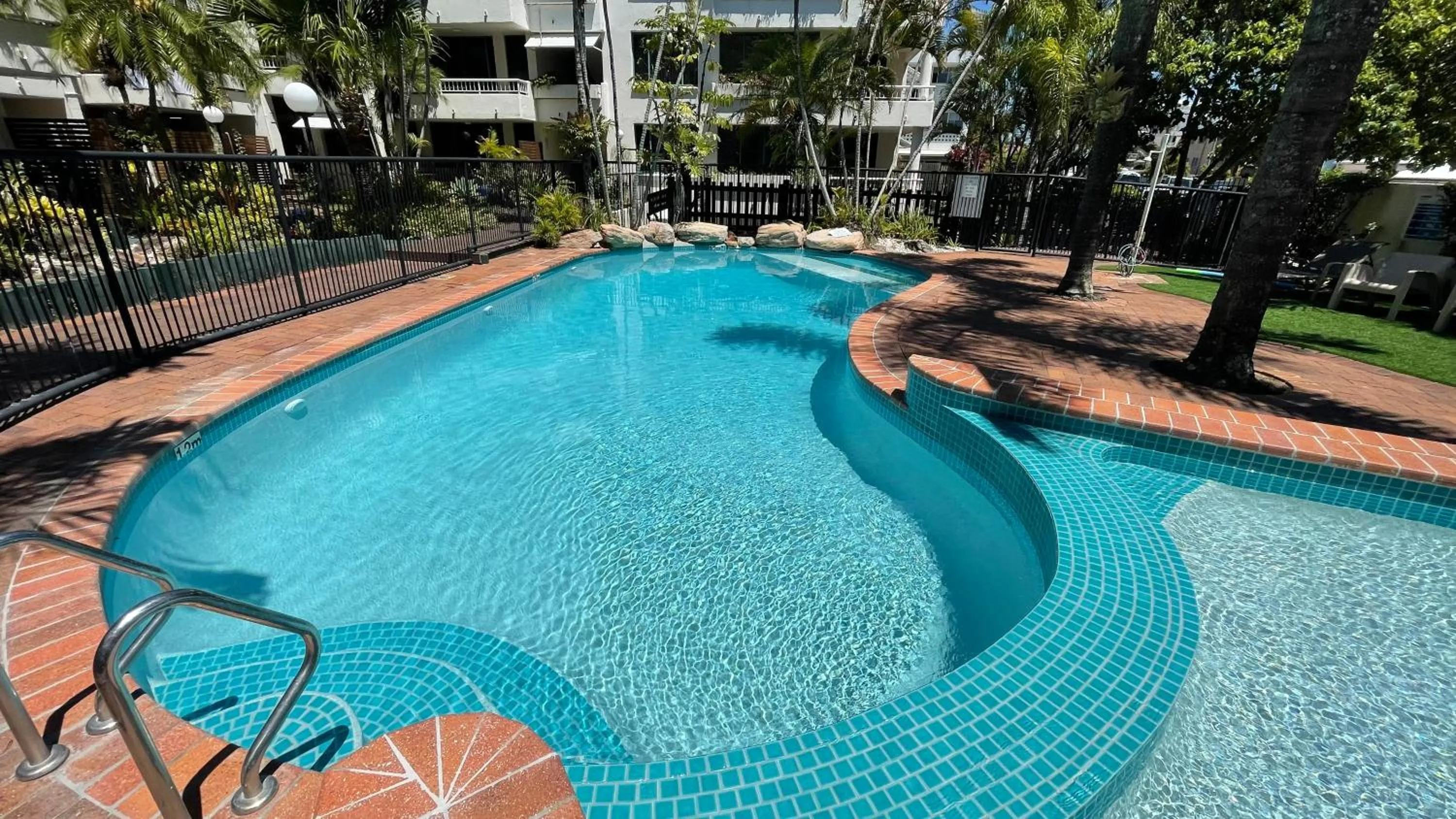 Swimming pool in Headland Gardens Holiday Apartments