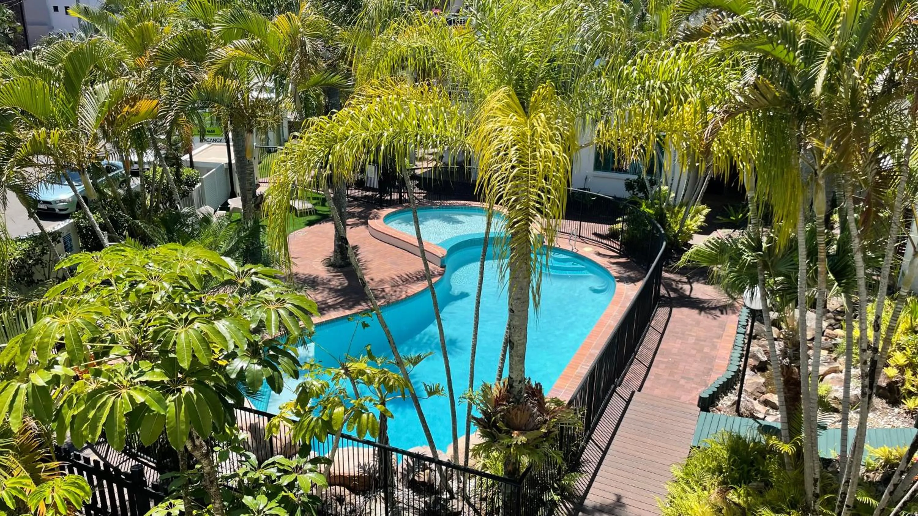 Swimming pool in Headland Gardens Holiday Apartments