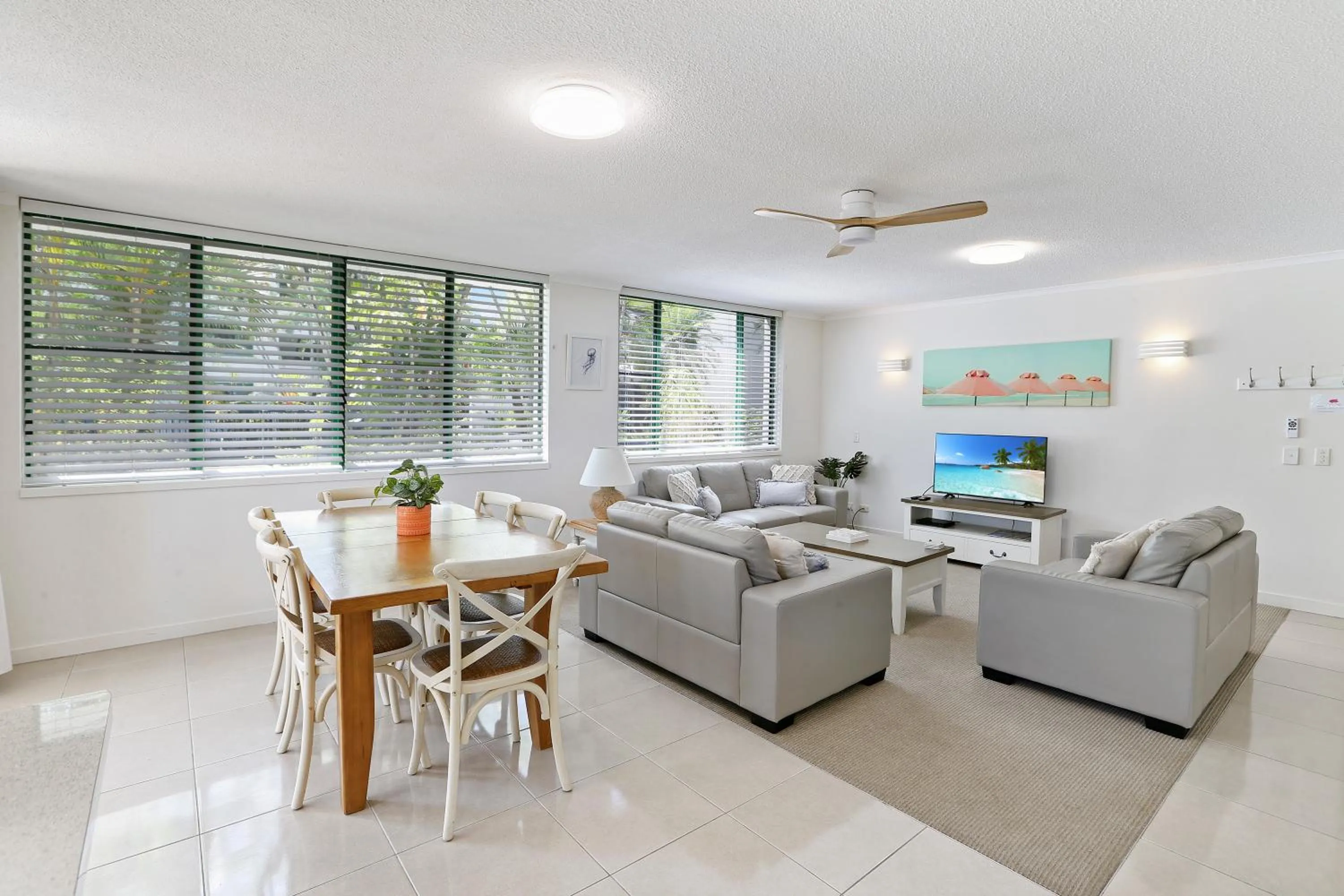 Lounge or bar in Headland Gardens Holiday Apartments