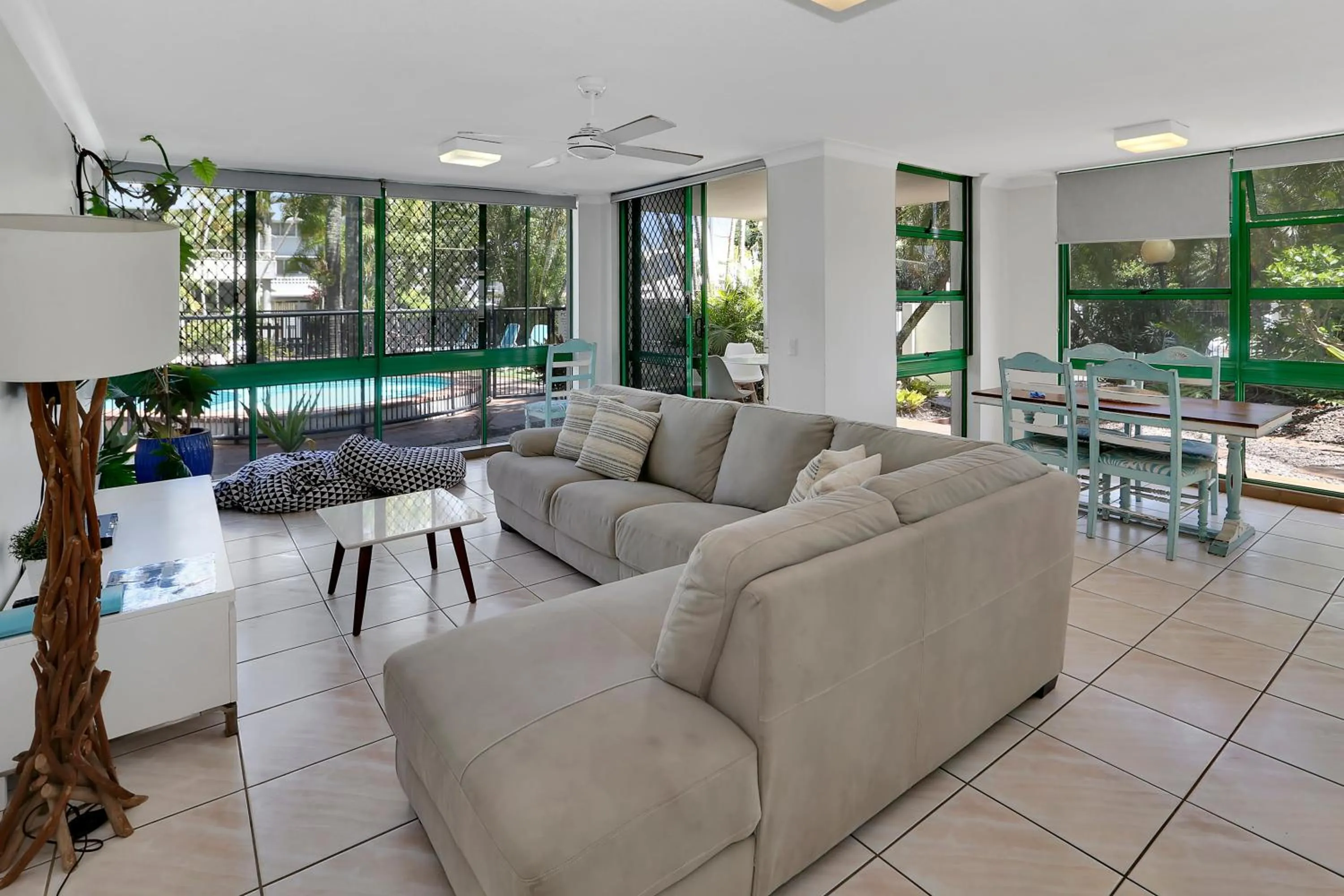 Lounge or bar in Headland Gardens Holiday Apartments