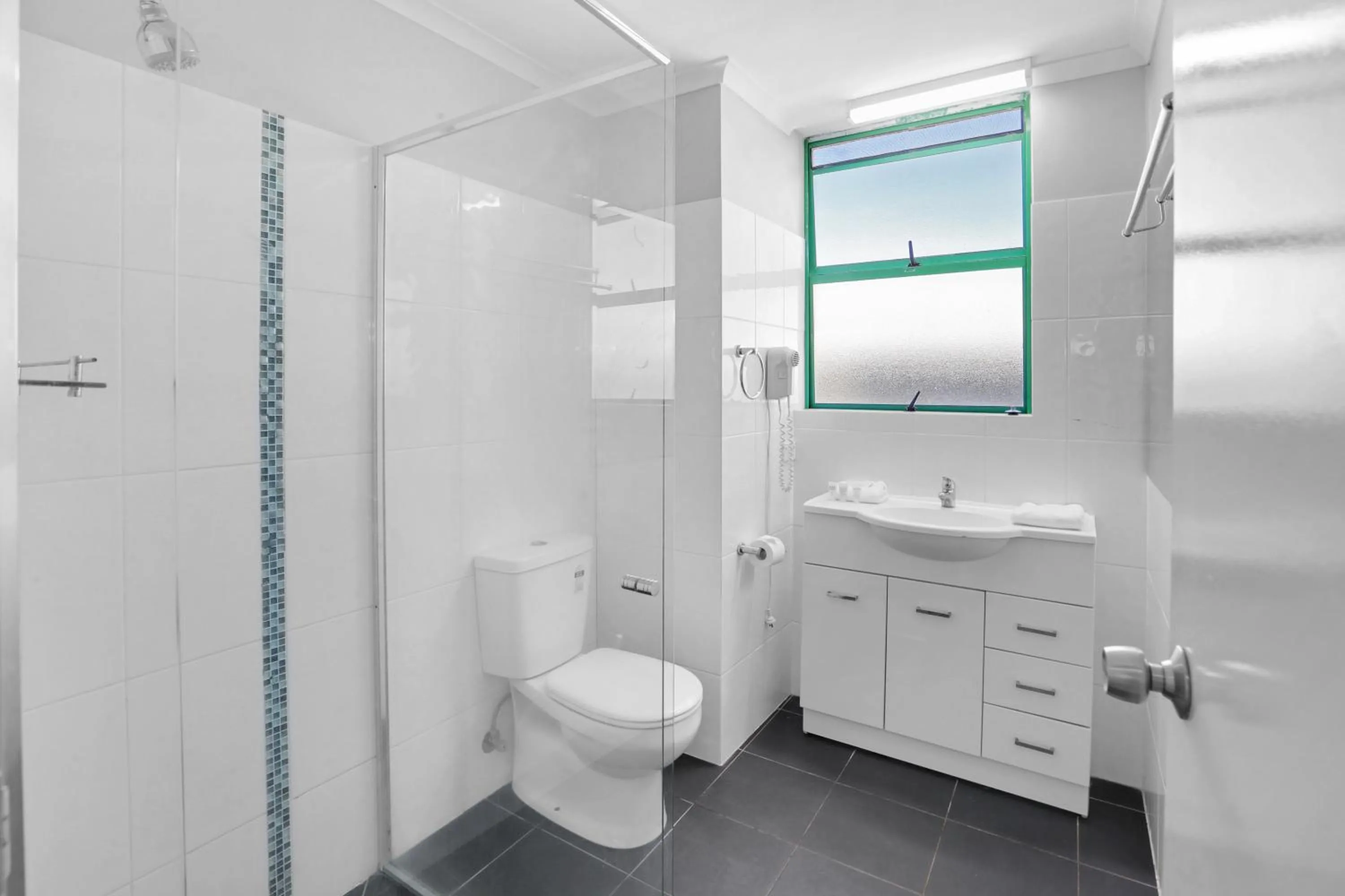 Bathroom in Headland Gardens Holiday Apartments