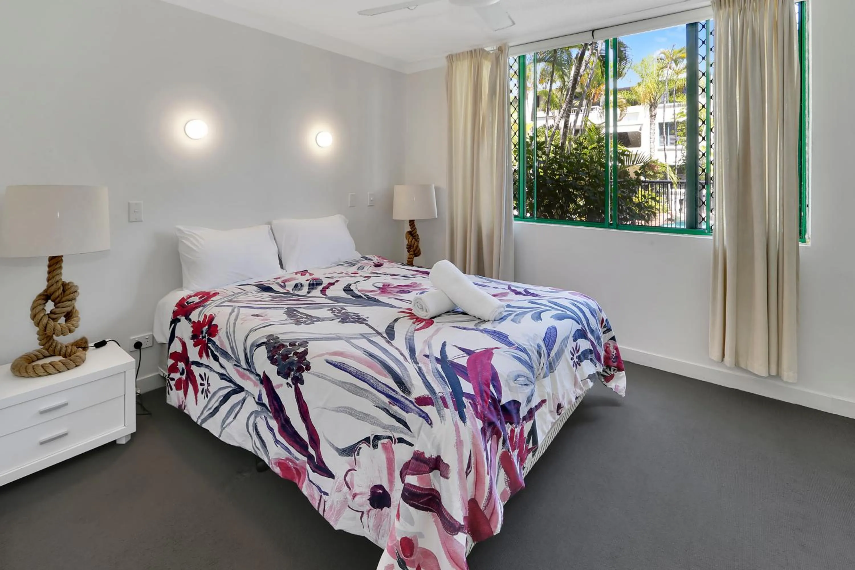 Bedroom, Bed in Headland Gardens Holiday Apartments
