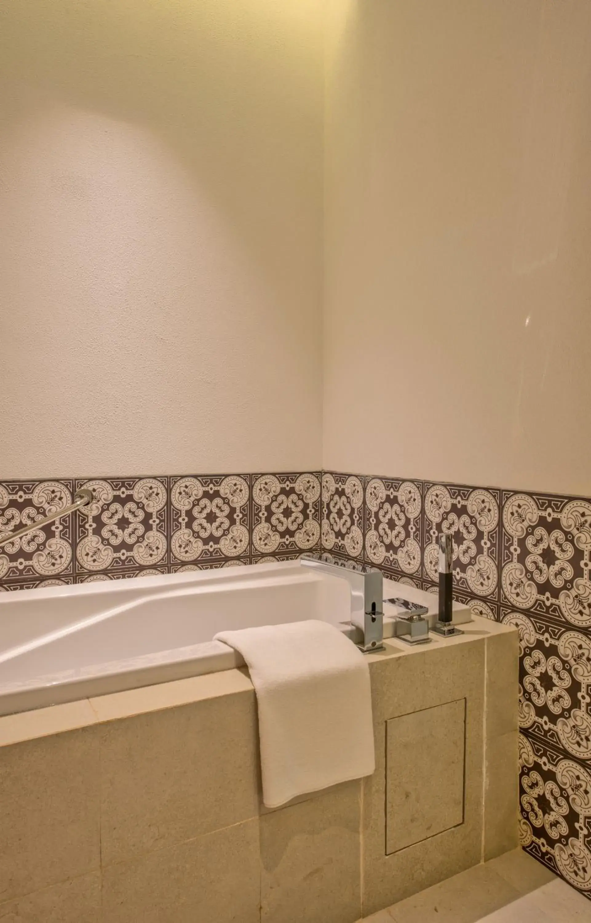 Deluxe Patio Room Twin Bed - 20% discount on Spa & Laundry in Azaya Beach Resort Goa Deluxe Patio Room Twin Bed - 20% discount on Spa & Laundry in Azaya Beach Resort Goa