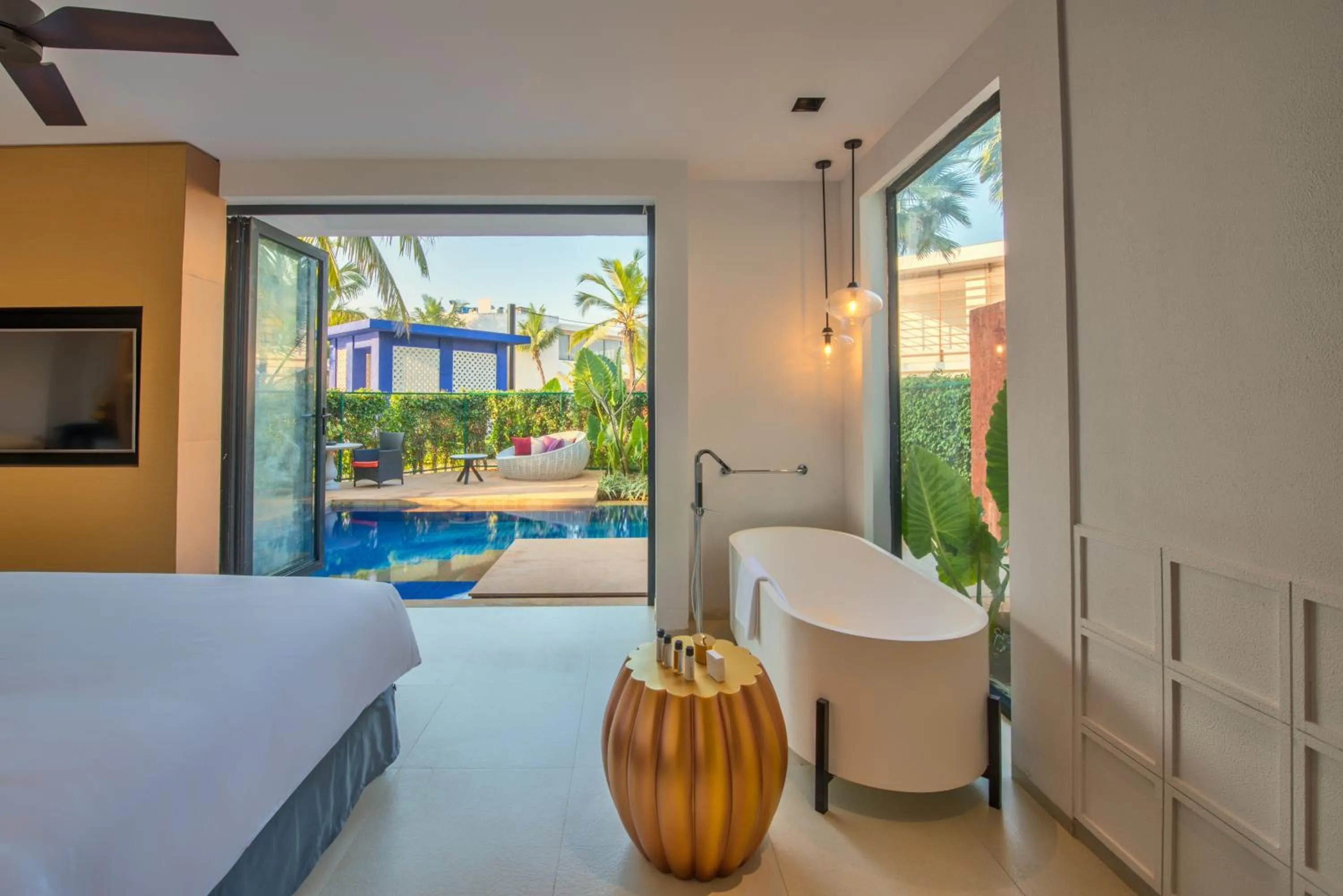 Swimming pool, Bed in Azaya Beach Resort Goa