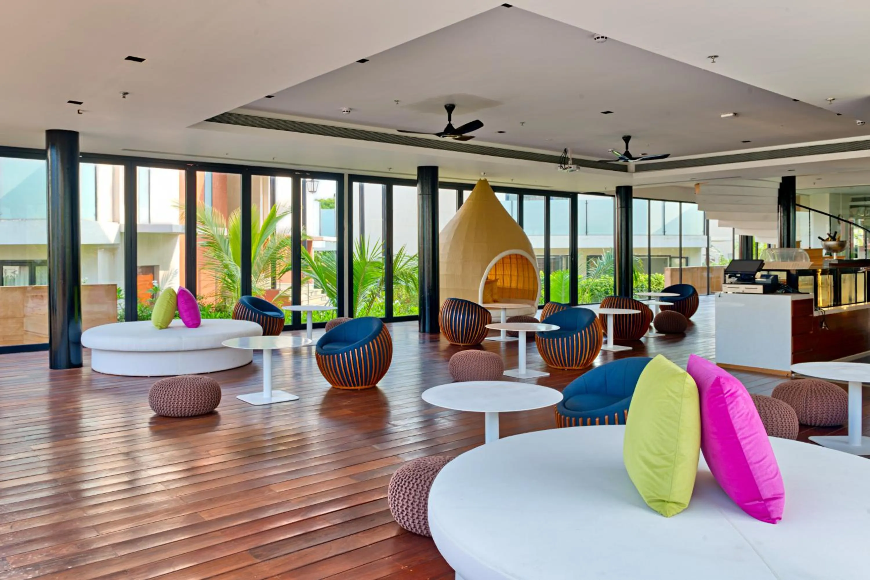 Restaurant/places to eat in Azaya Beach Resort Goa