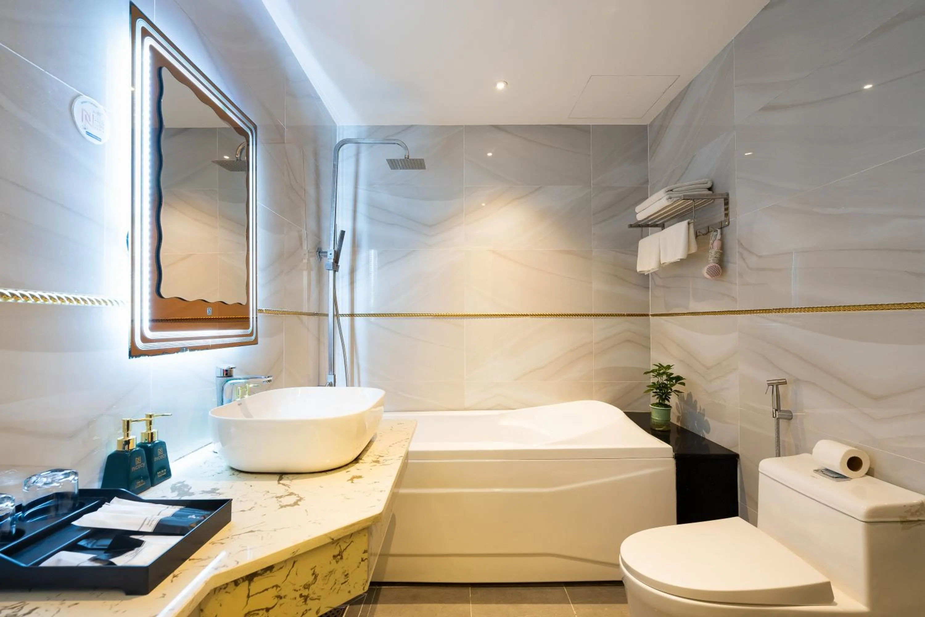 Shower in Nicecy Saigon Hotel