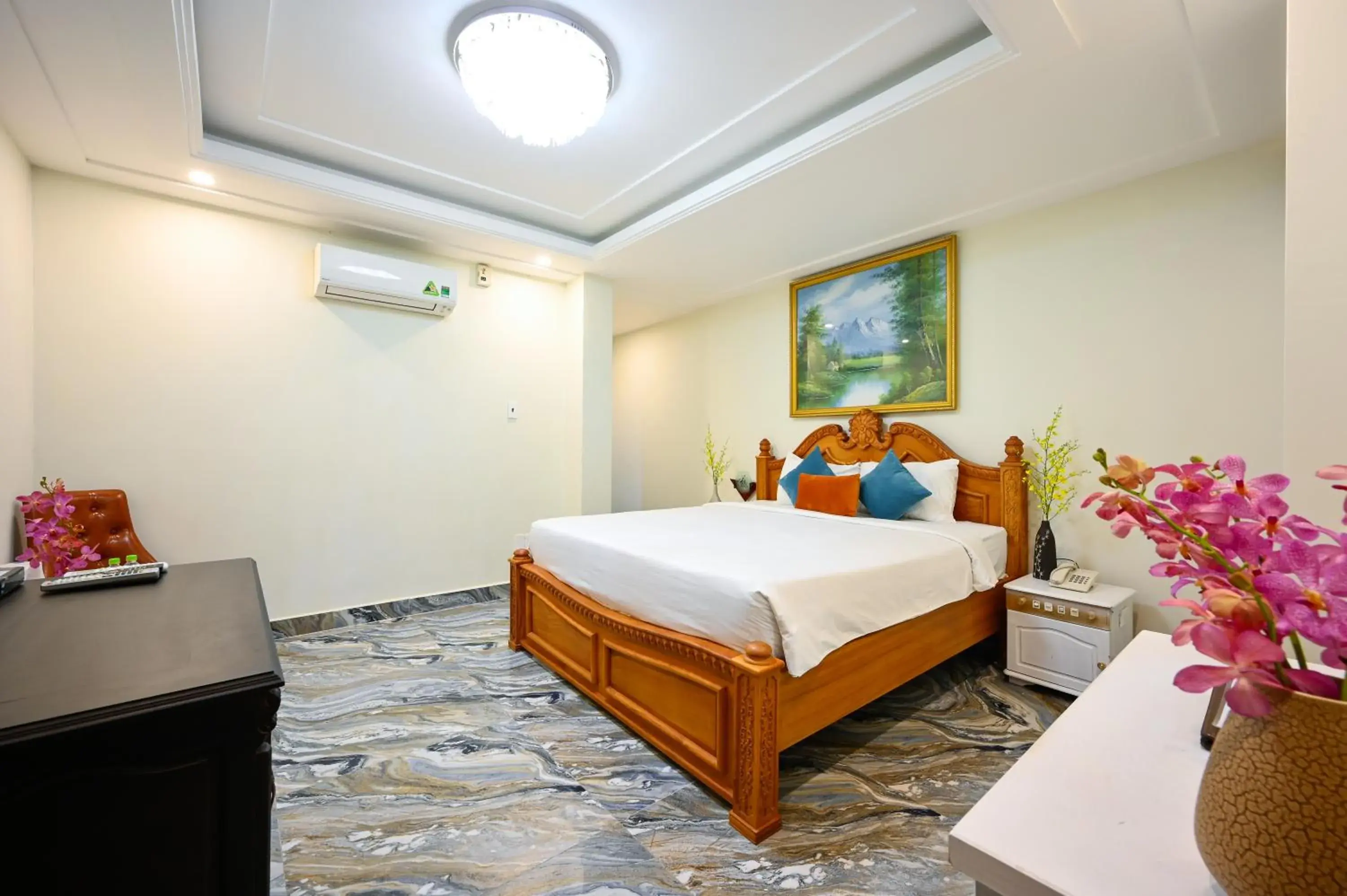 Deluxe Double or Twin Room in Nicecy Saigon Hotel Deluxe Double or Twin Room in Nicecy Saigon Hotel