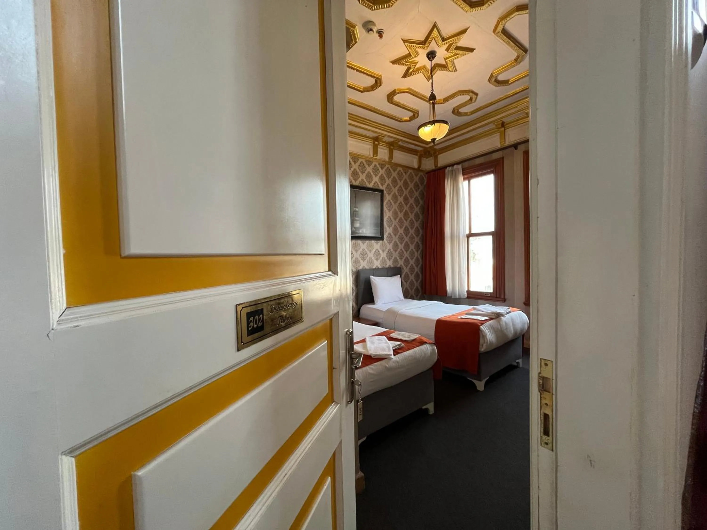 Bed in Le Safran Suite Hotel