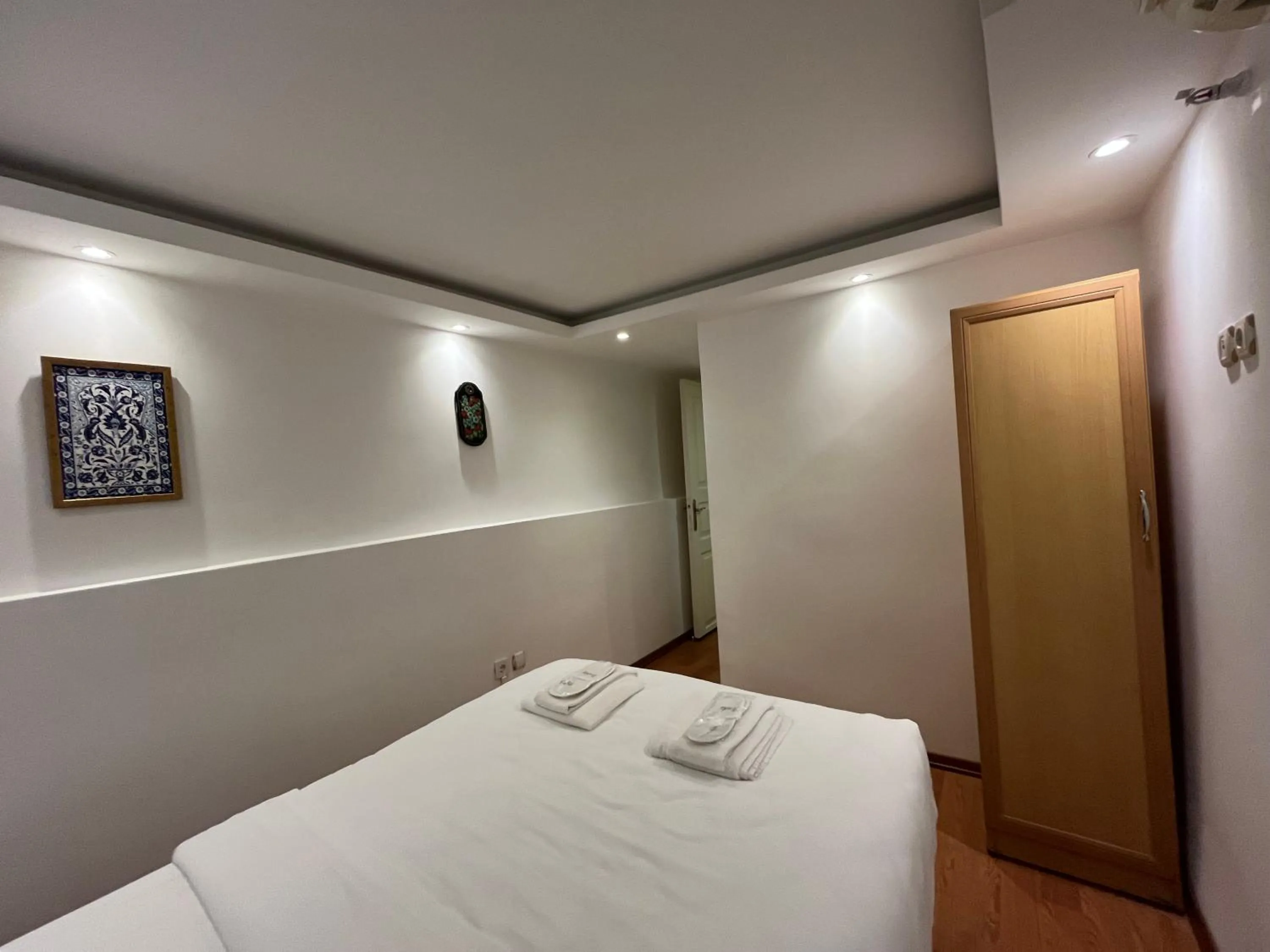 Bed in Le Safran Suite Hotel