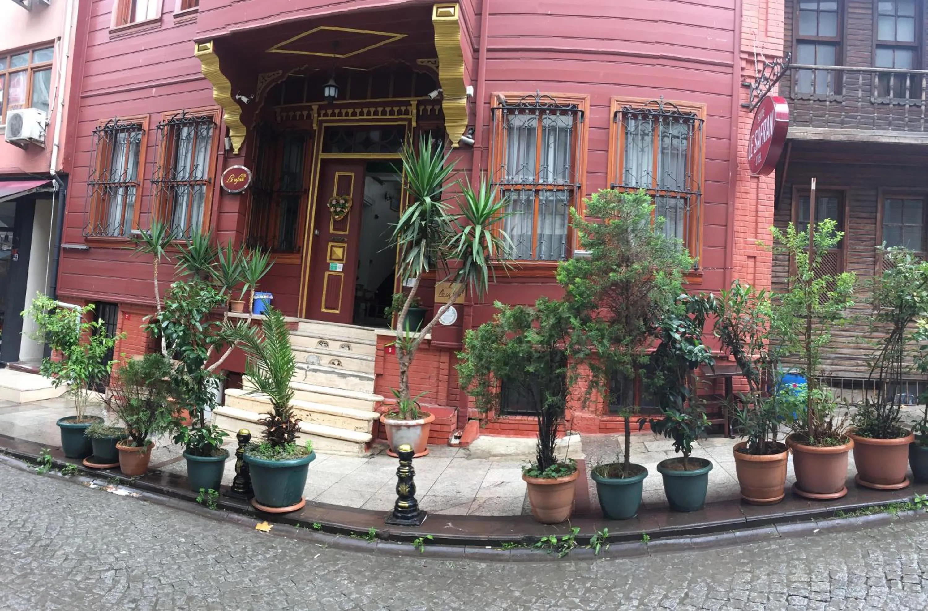 Property building in Le Safran Suite Hotel