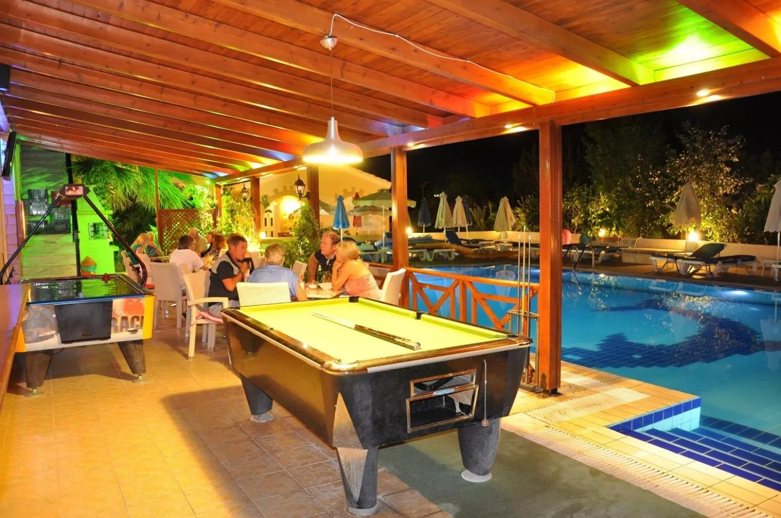 Billiard in Summer Memories Aparthotel