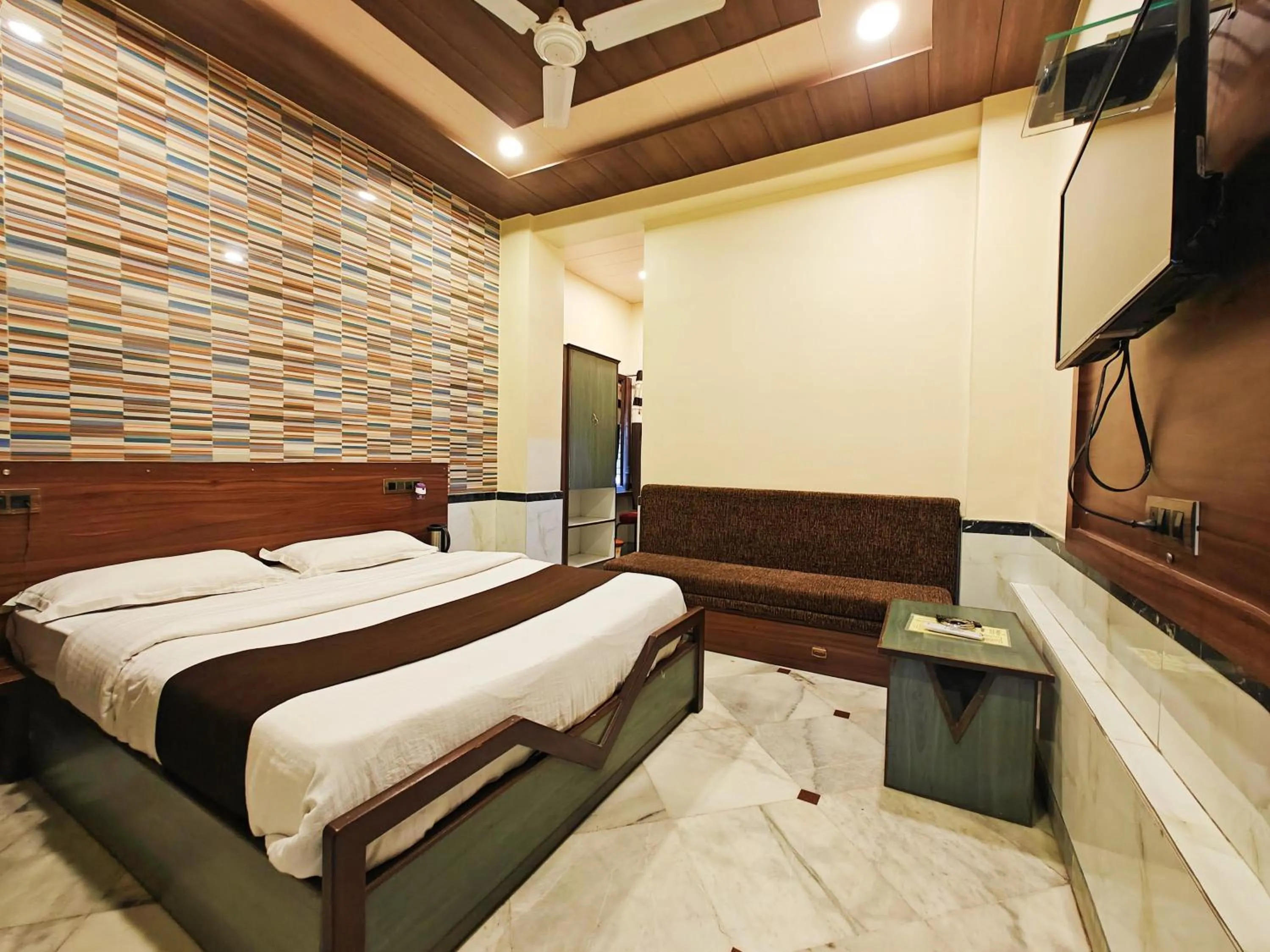 Bed in Hotel Saraswati