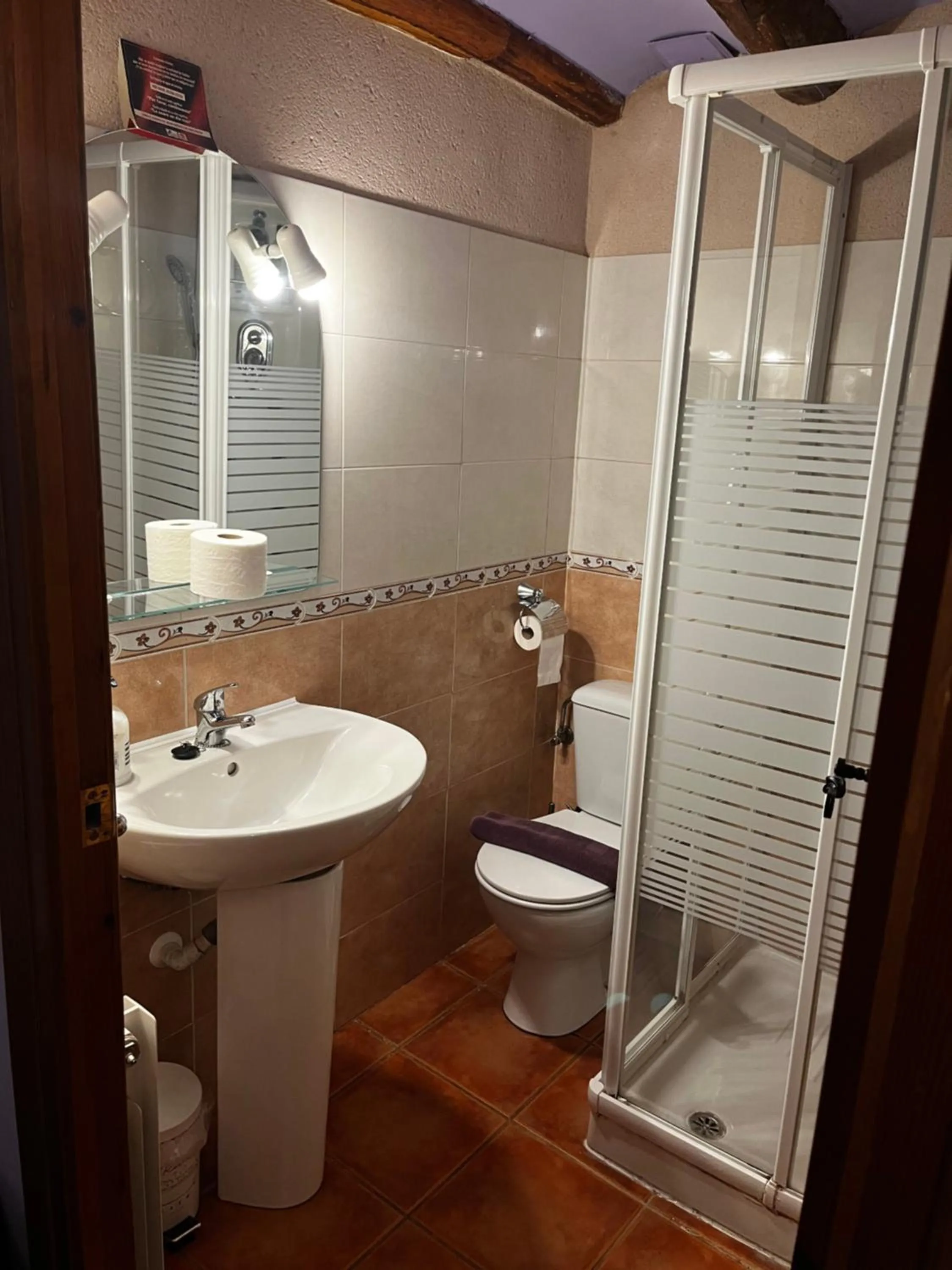 Shower in Hotel Casa de la Fuente