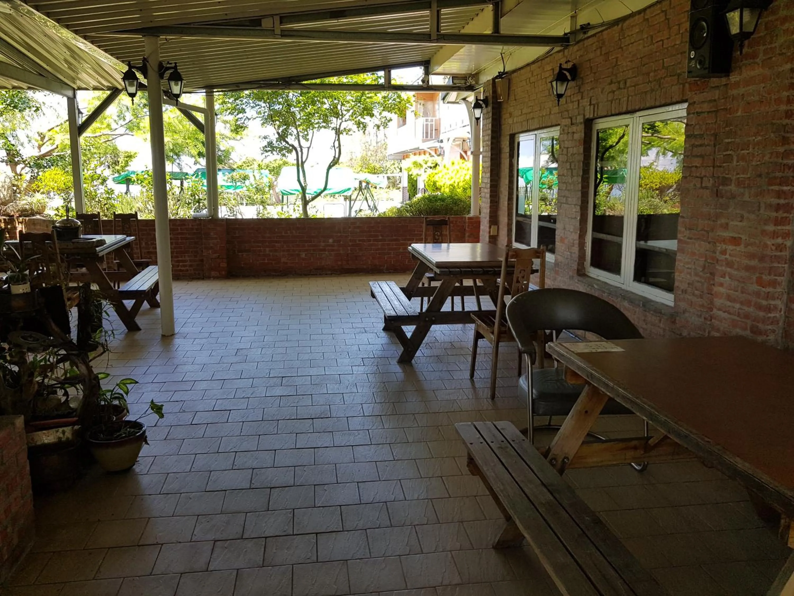 Communal lounge/ TV room in Shan Shui-Yuan Vege Guest House