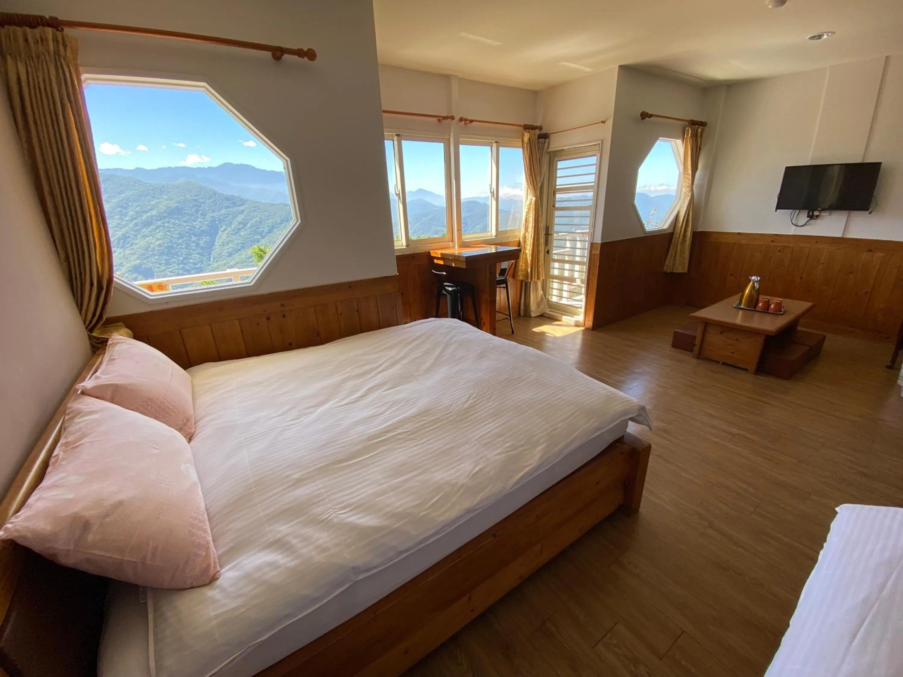 Bed in Shan Shui-Yuan Vege Guest House