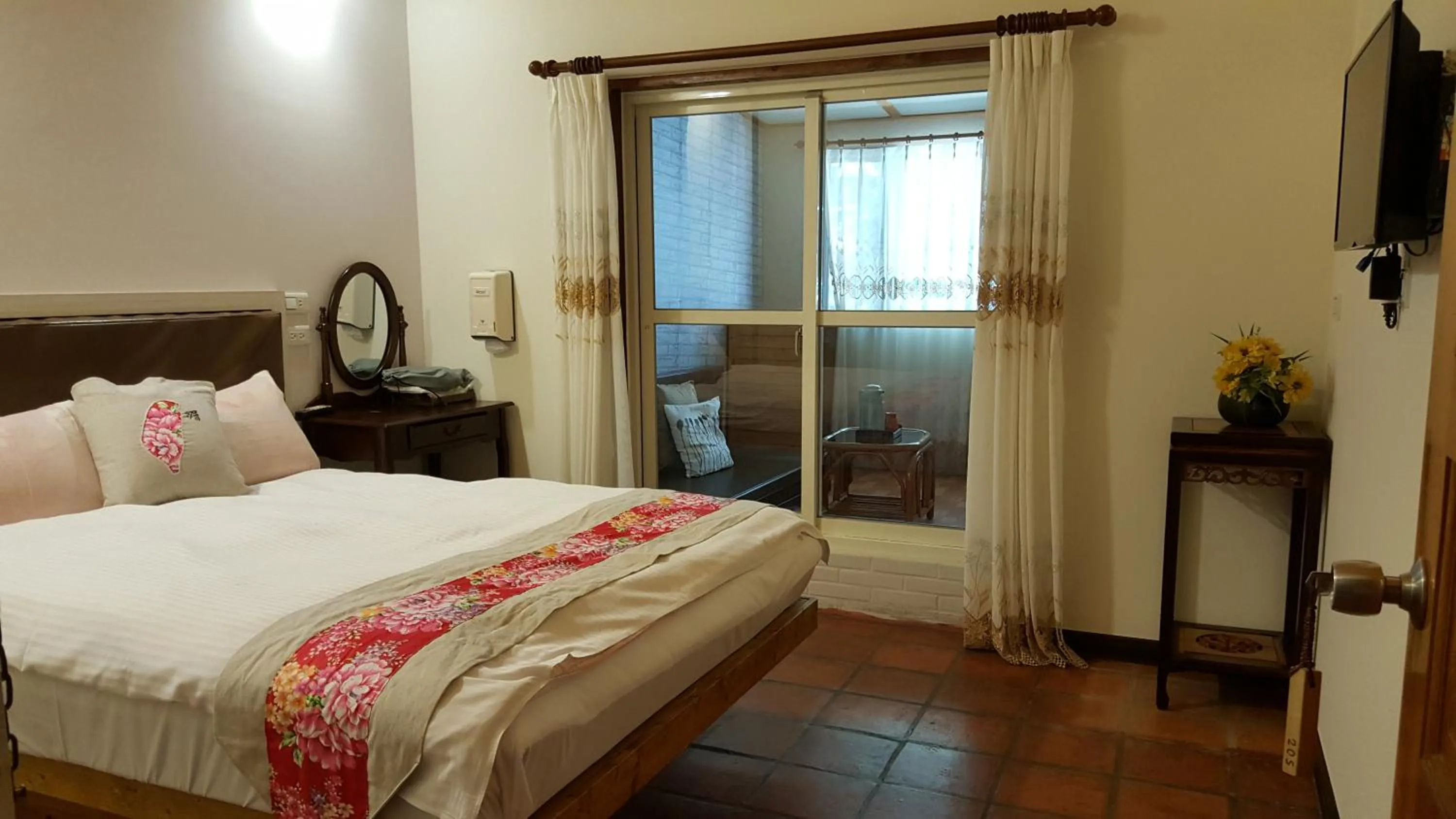 Bed in Shan Shui-Yuan Vege Guest House