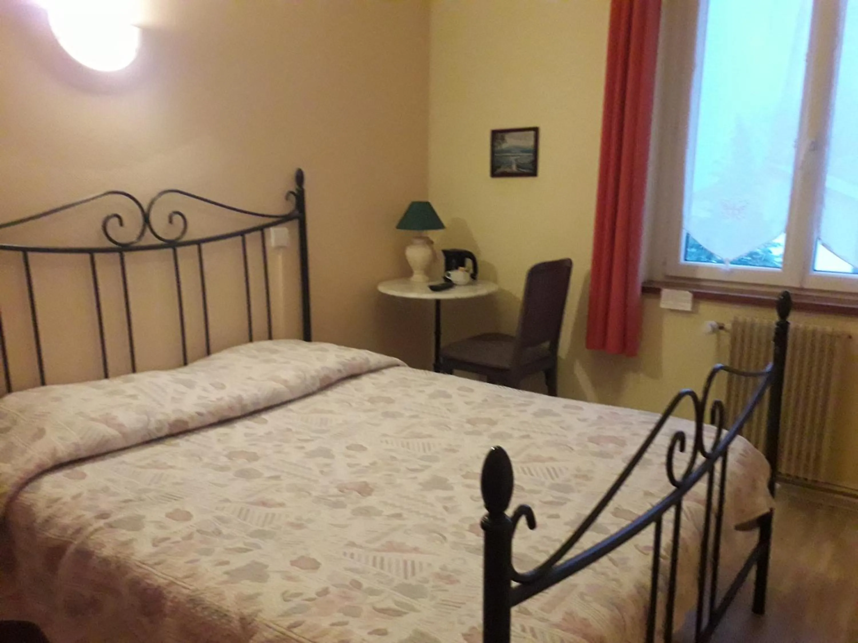 Photo of the whole room in Hotel Le Beauregard