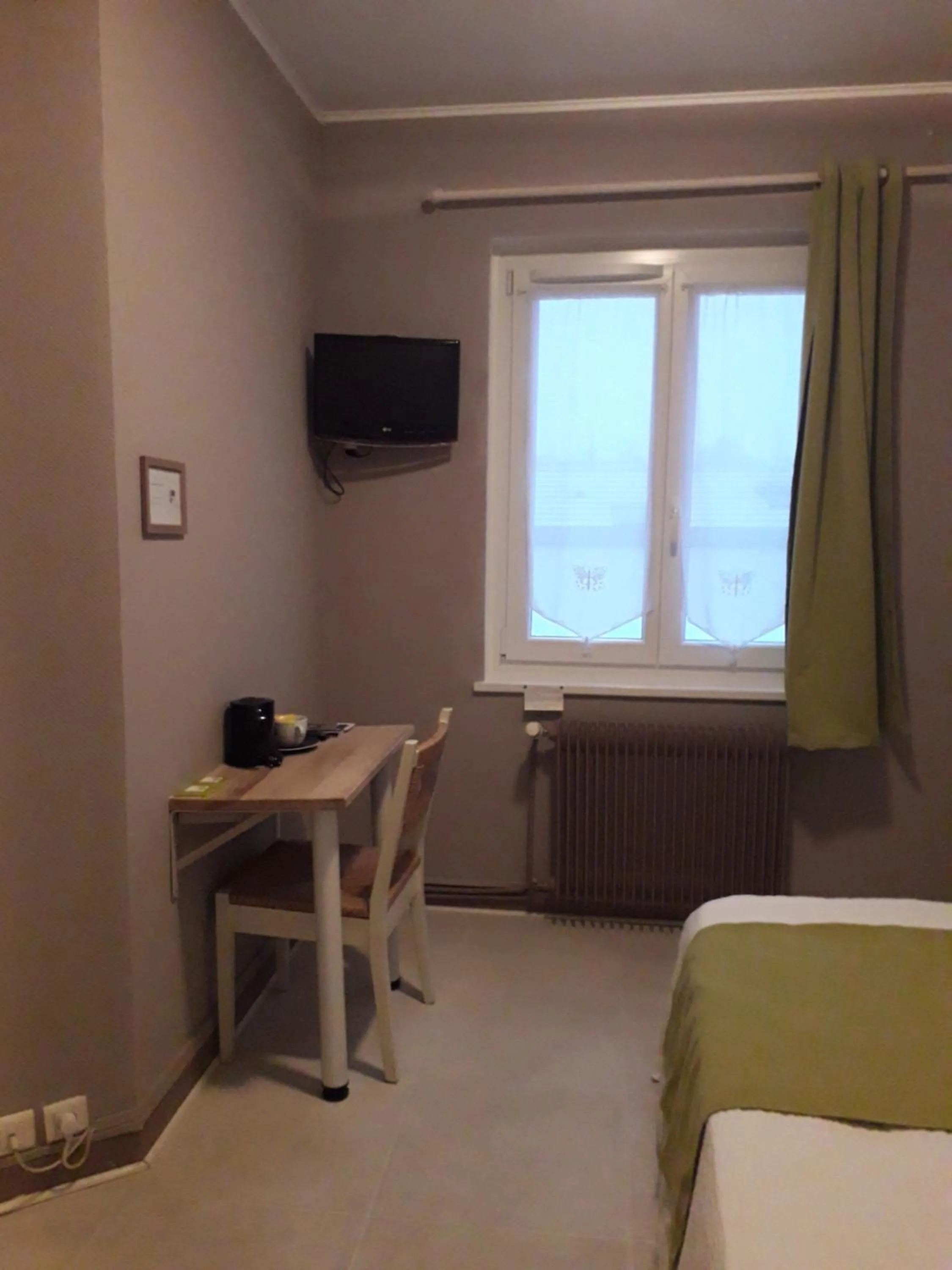 Photo of the whole room in Hotel Le Beauregard