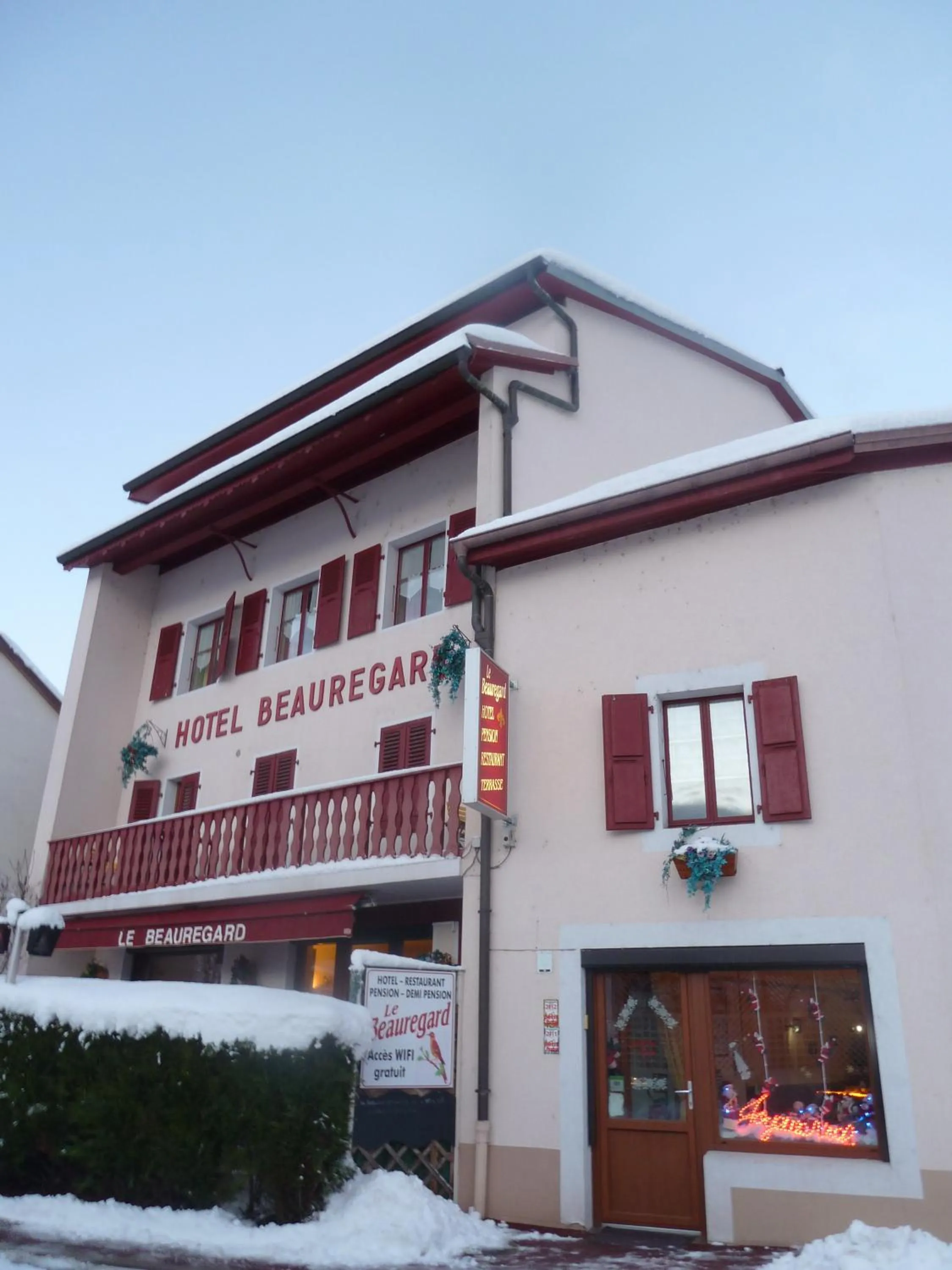 Property building in Hotel Le Beauregard