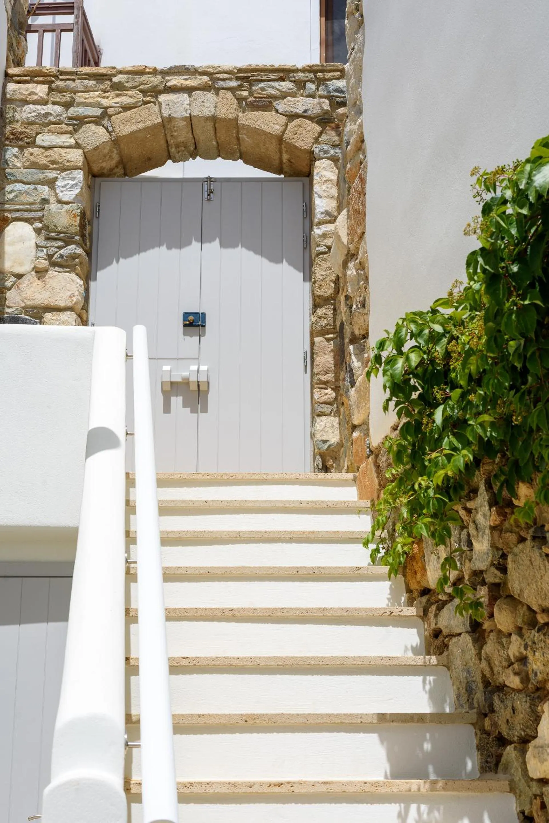 Facade/entrance in Castle Mansions