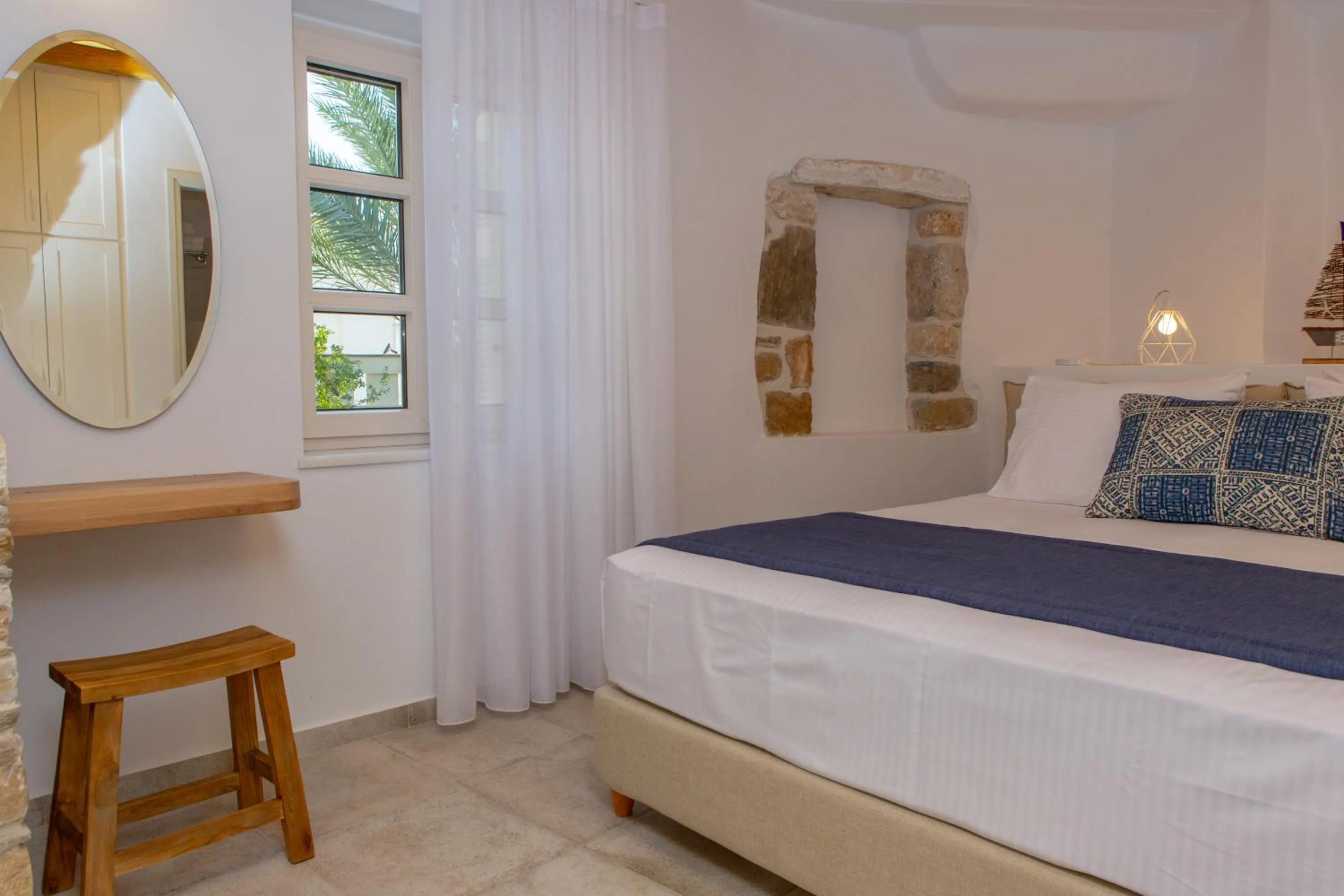 Bedroom, Bed in Castle Mansions