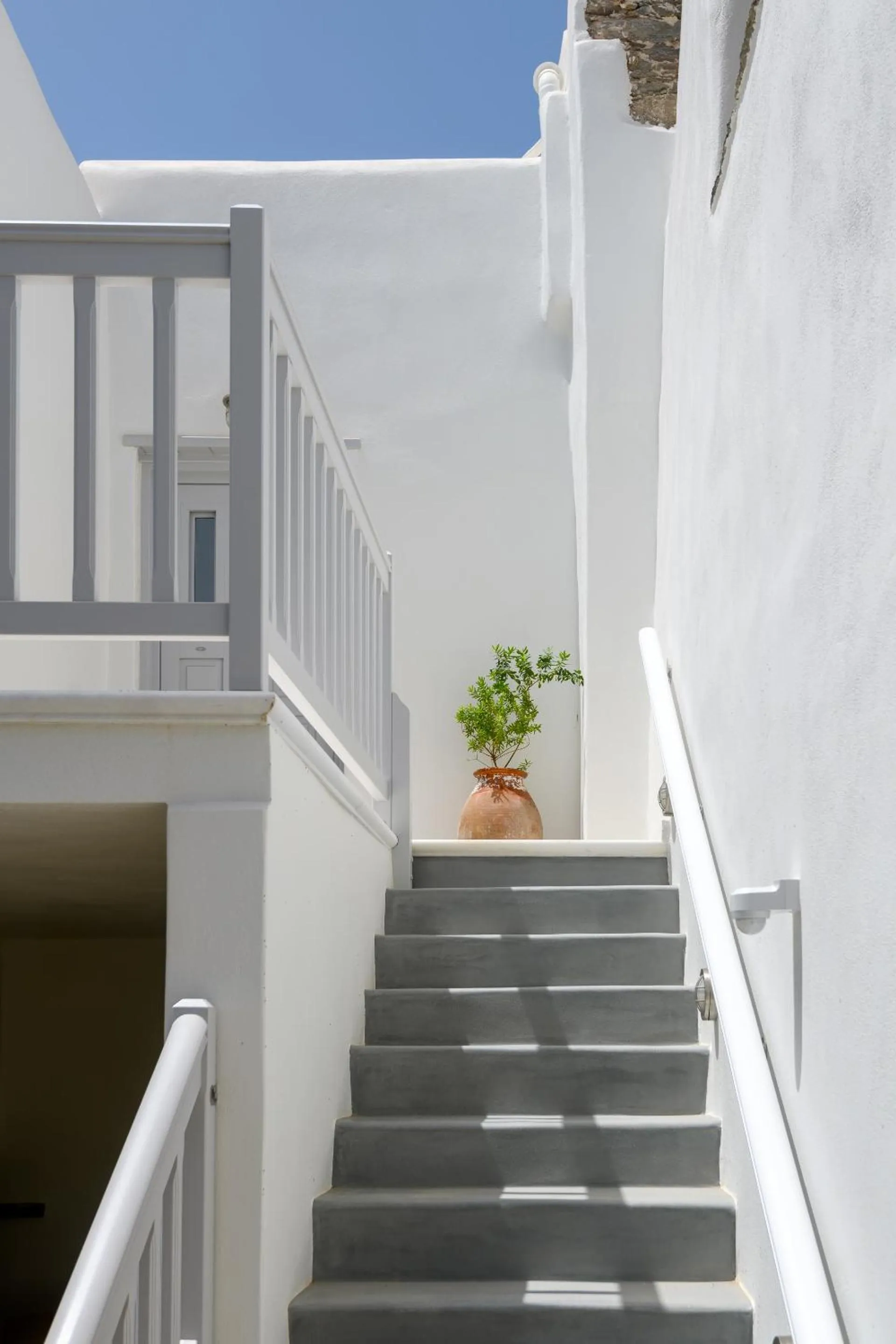 Facade/entrance in Castle Mansions