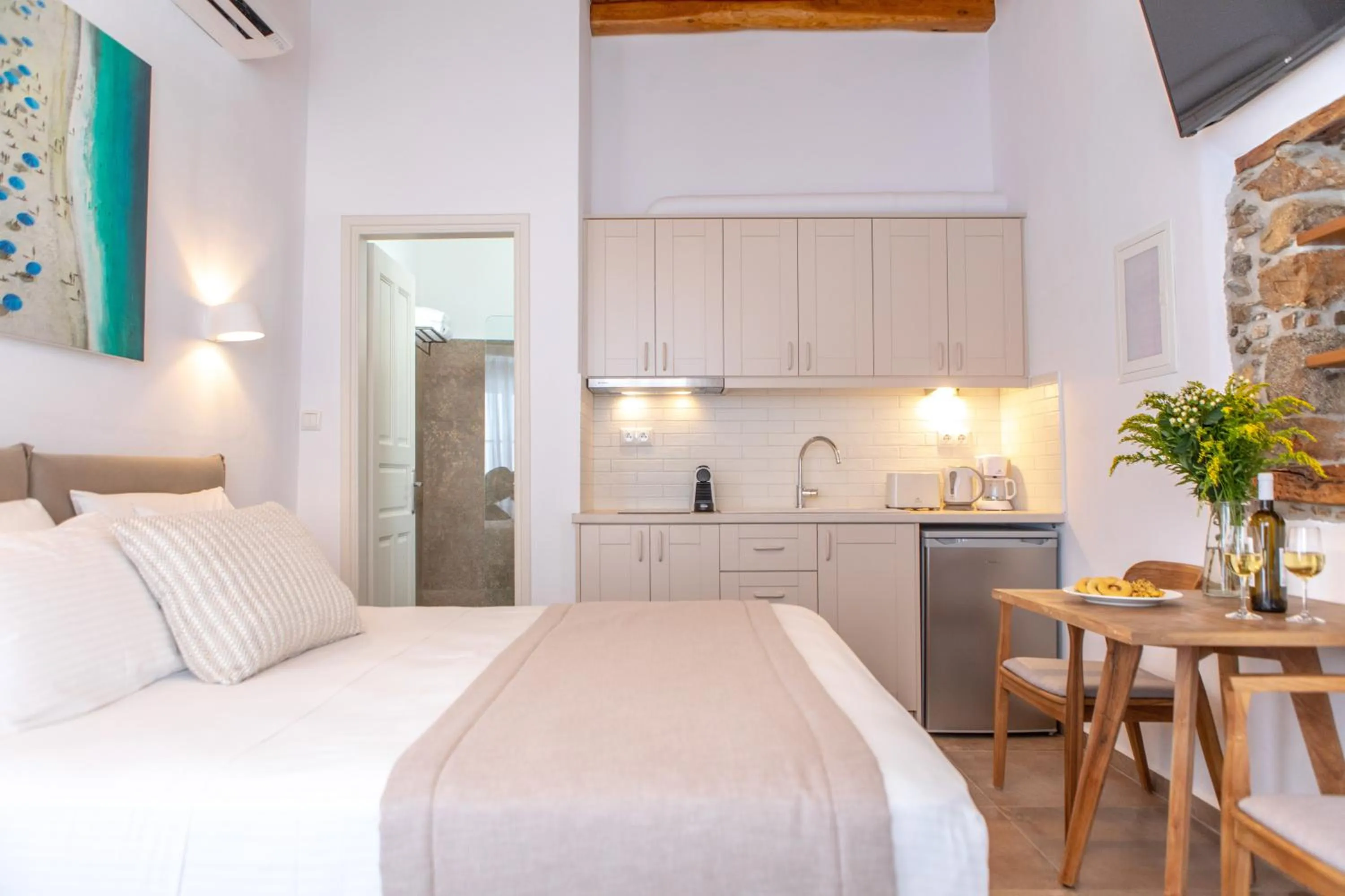 Photo of the whole room, Bed in Castle Mansions